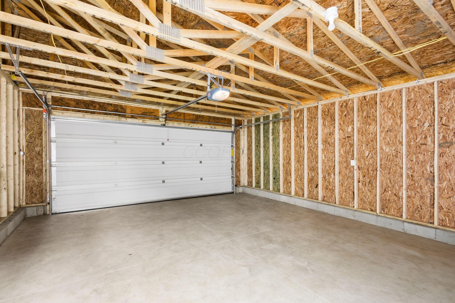 858 E Starr Avenue Property Photo 35