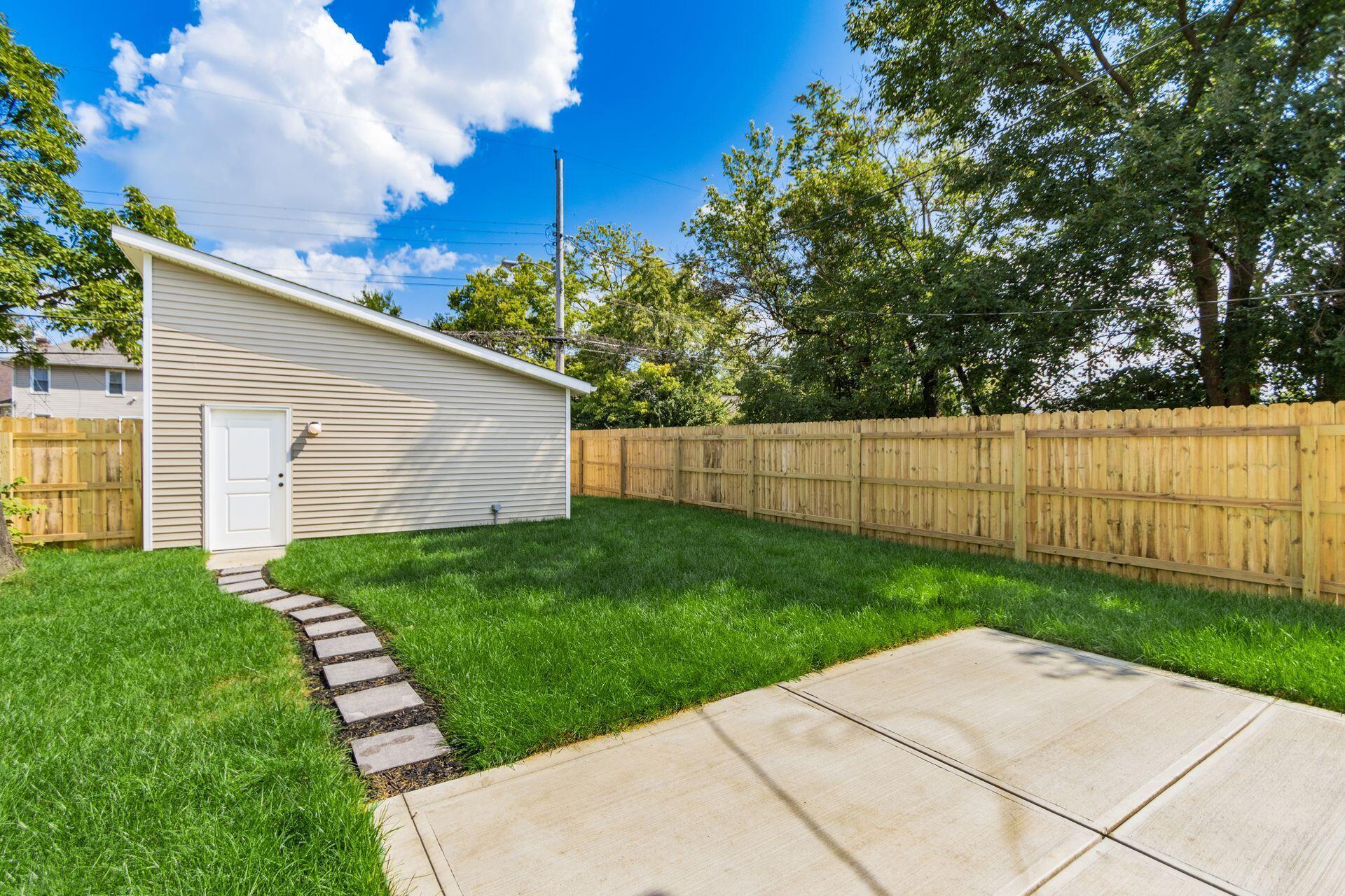 858 E Starr Avenue Property Photo 42
