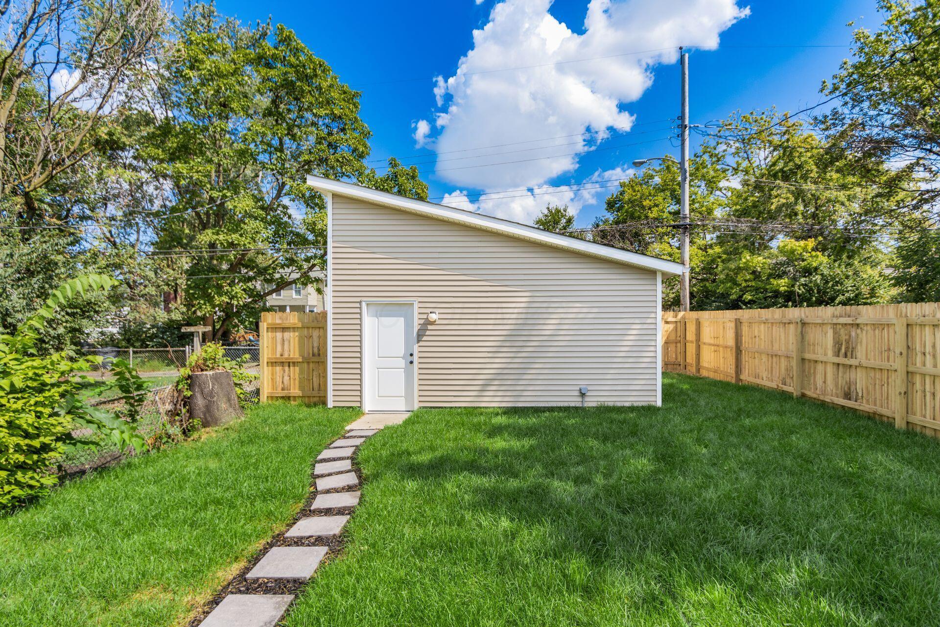 858 E Starr Avenue Property Photo 43