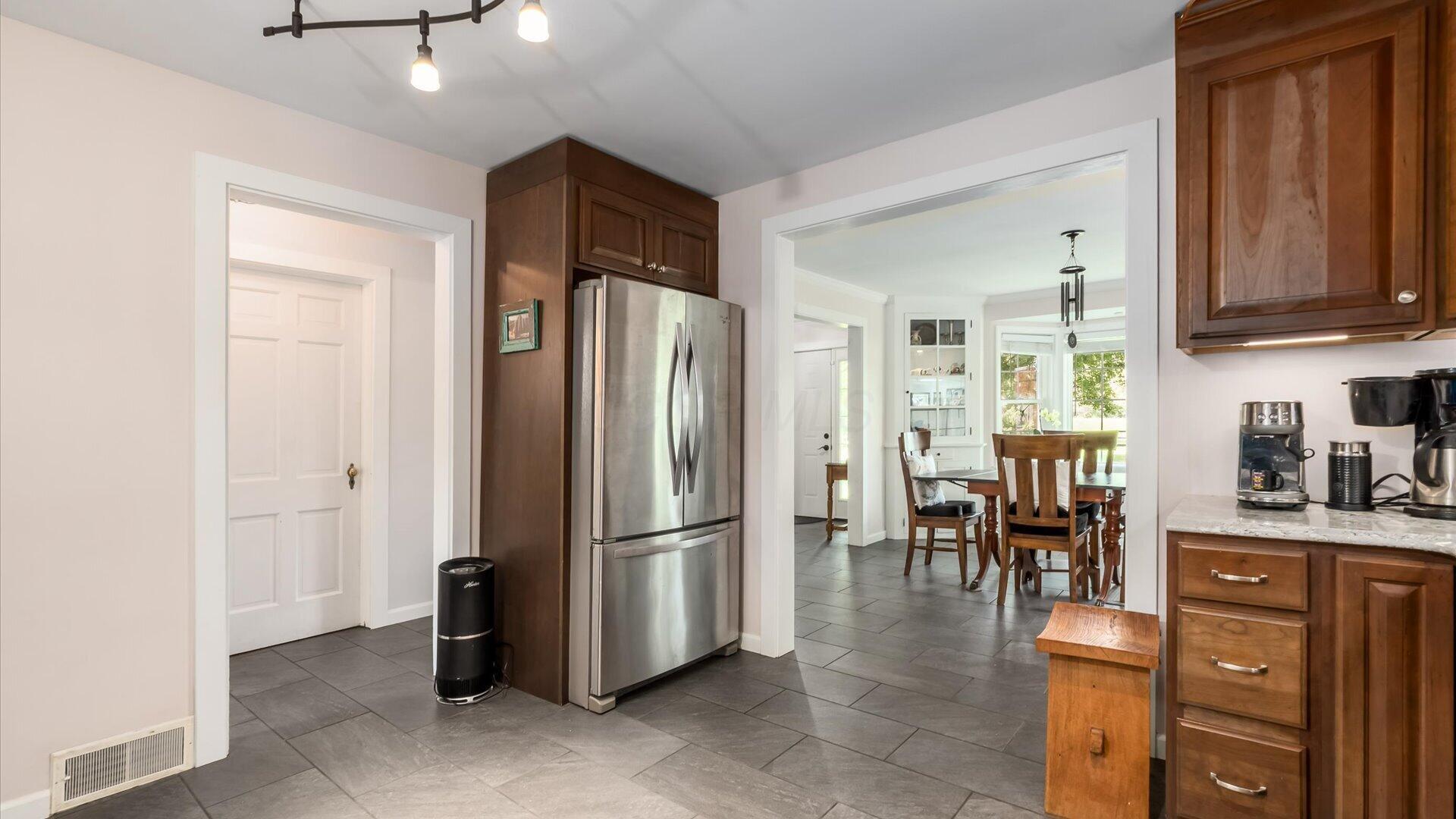 1131 Parkview Road Property Photo 6