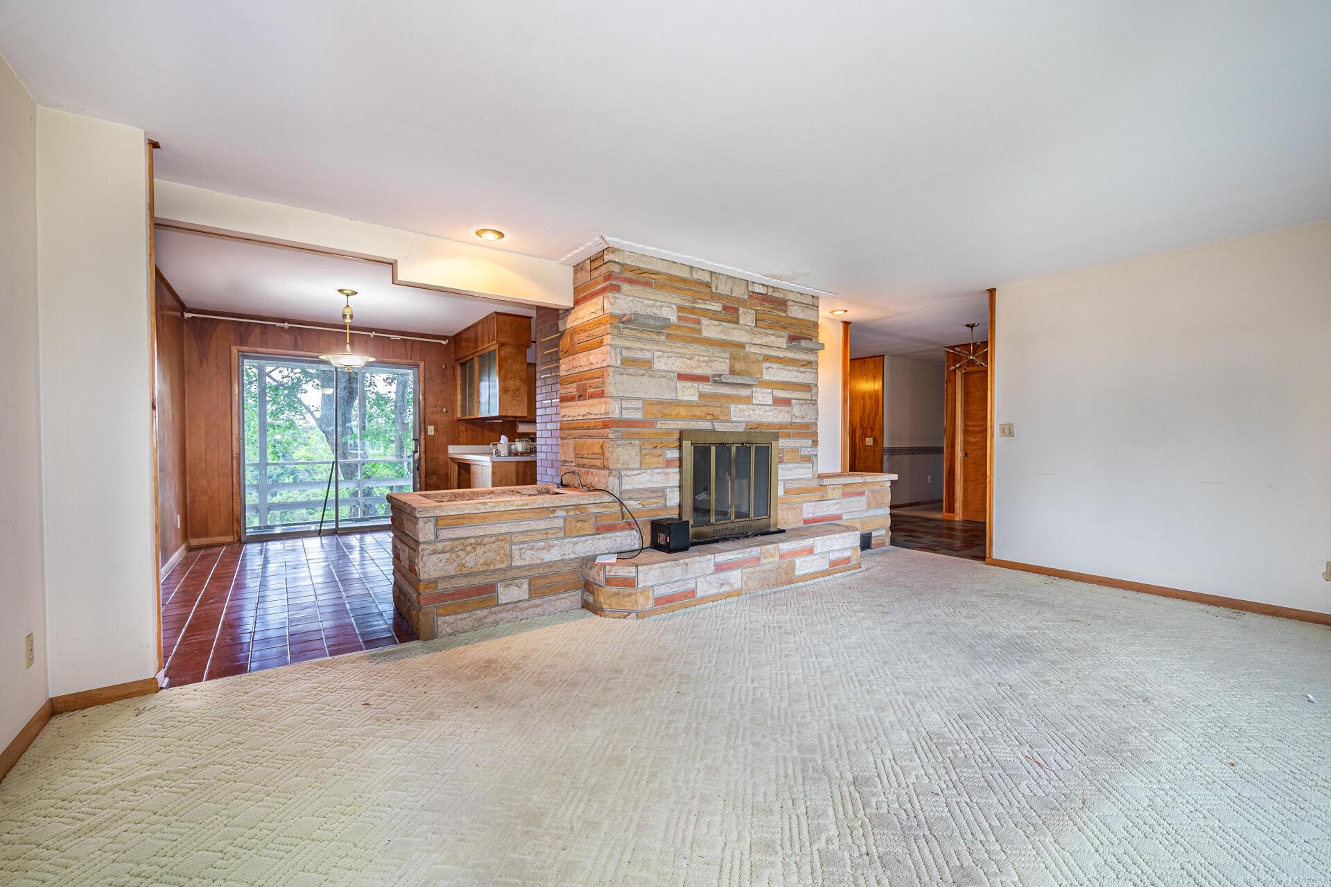 756 Ridgewood Drive Property Photo 9