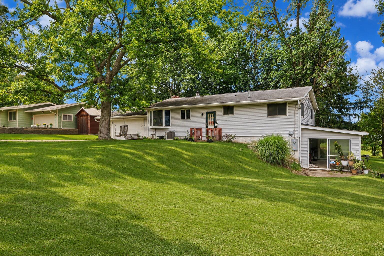 2305 Lakecrest Drive Property Photo 1