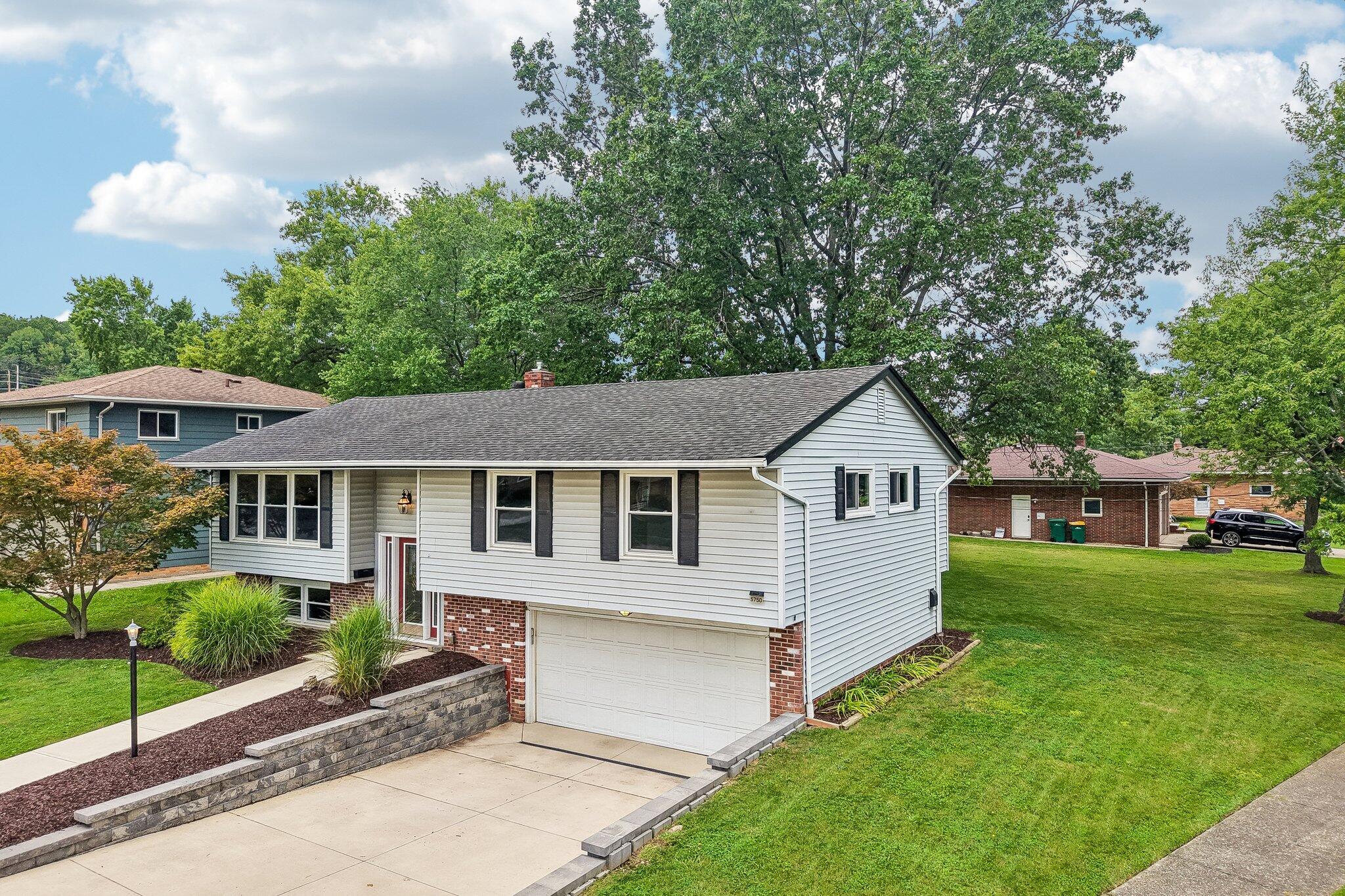 5750 Skyline Drive Property Photo 2