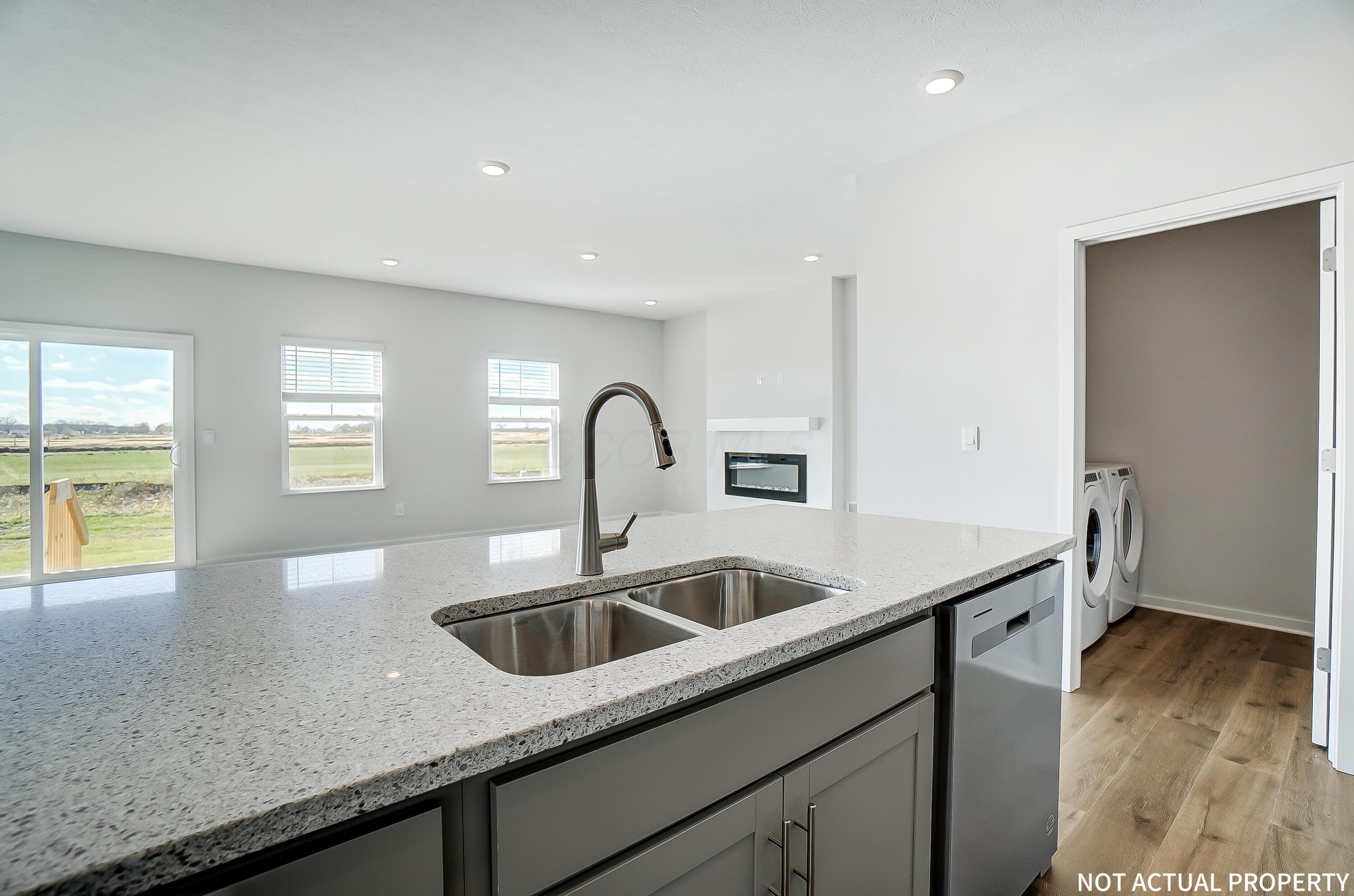 1162 Stratford Way Property Photo 11