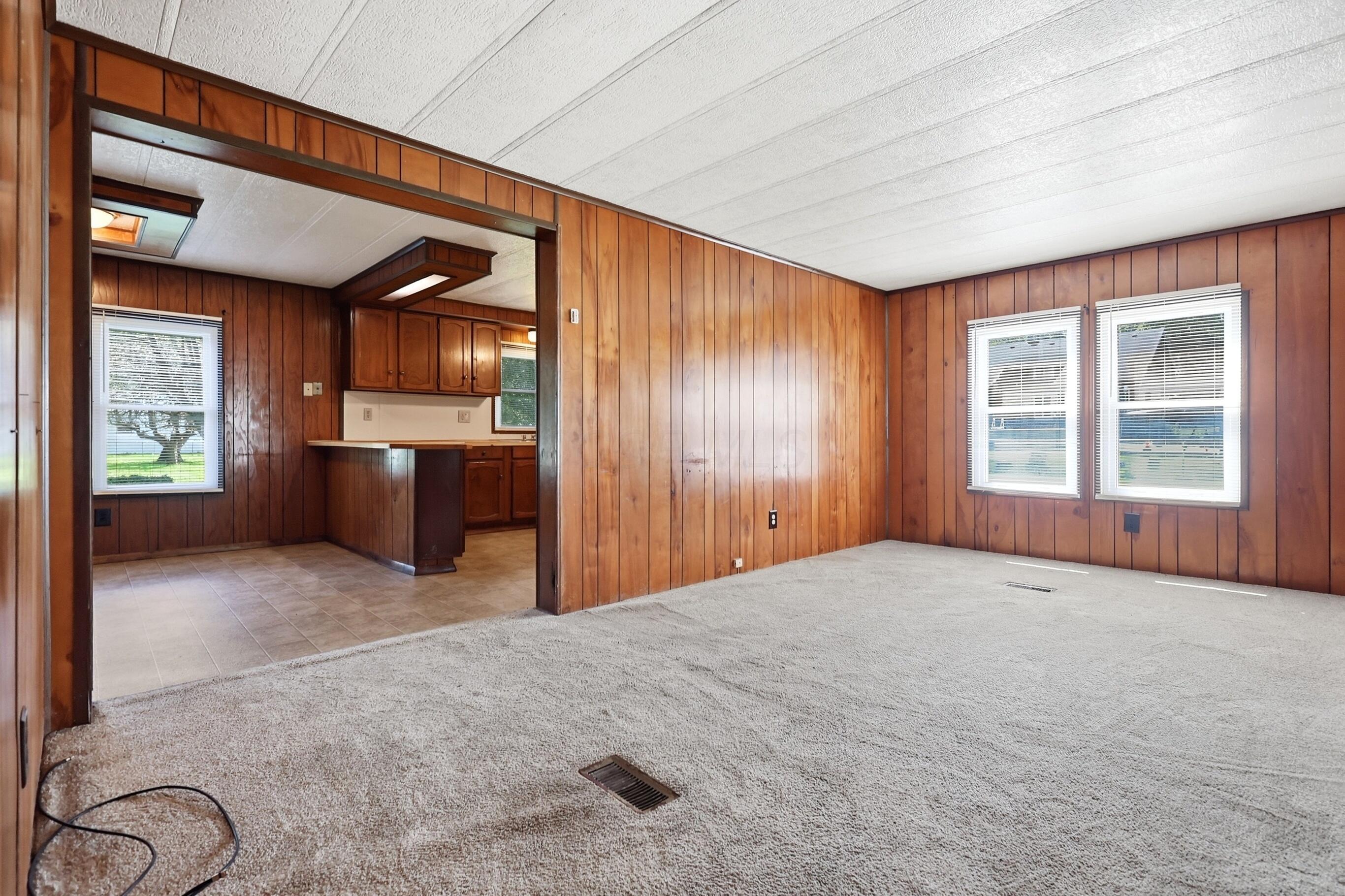 4748 Walker Street Property Photo 8