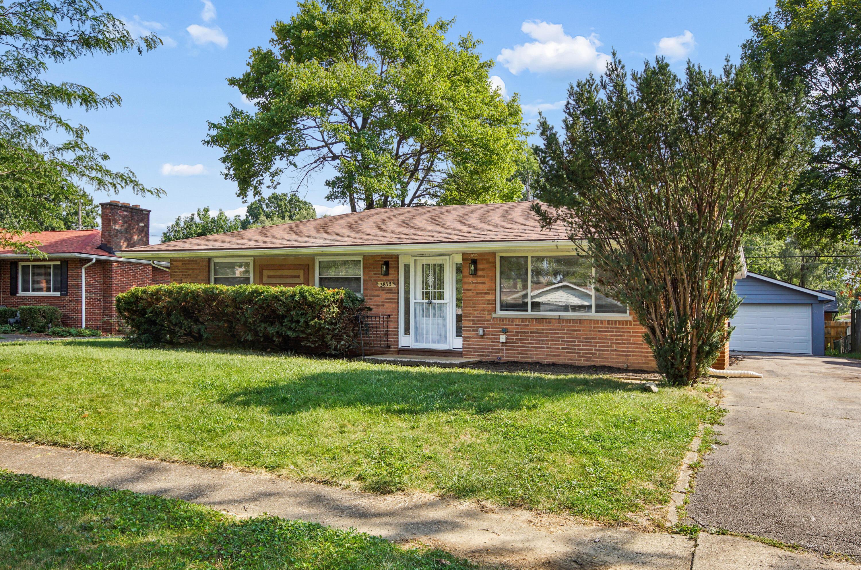 3839 Roswell Drive Property Photo 3