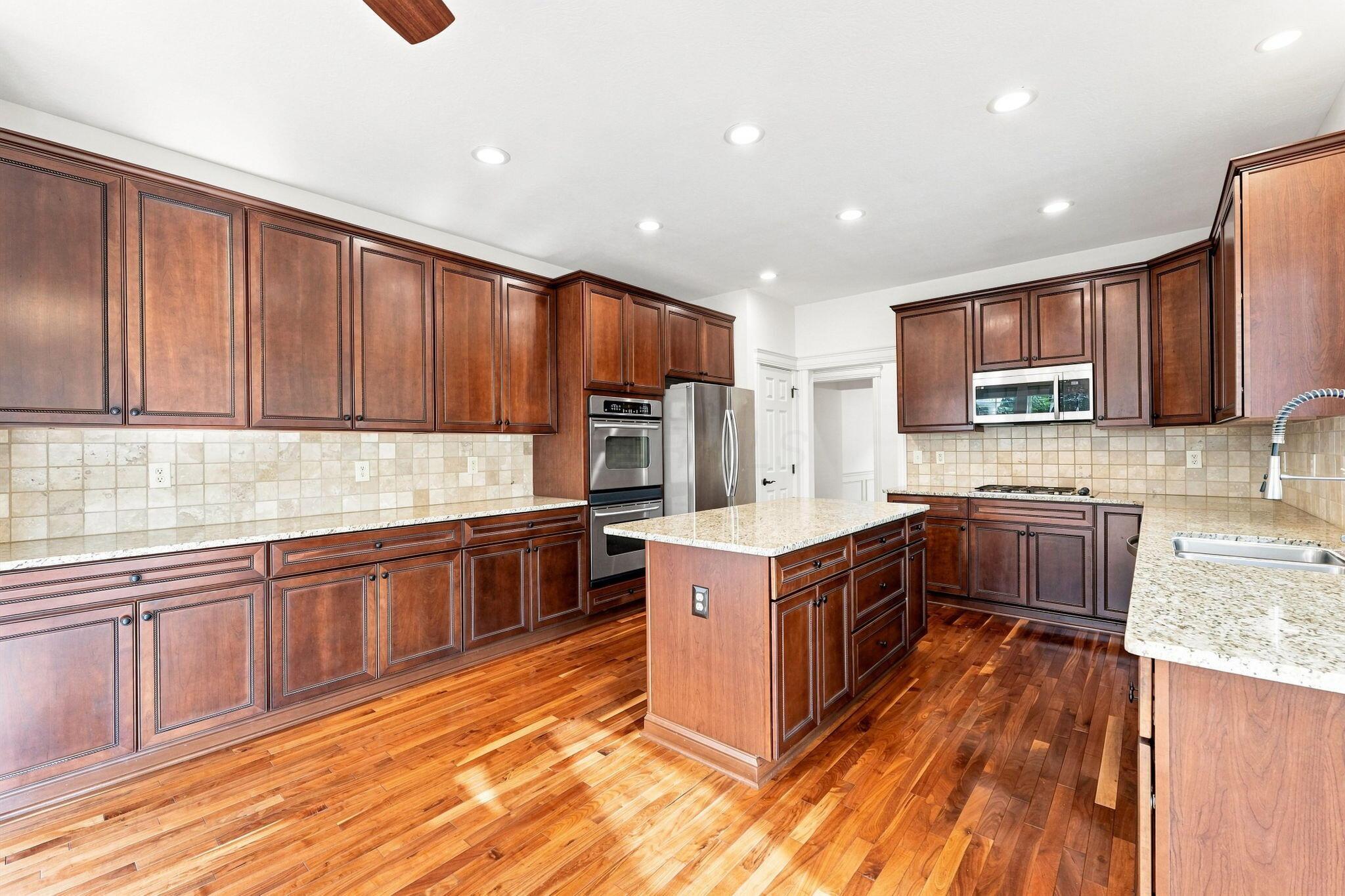 6816 Bishops Wood Drive Property Photo 17