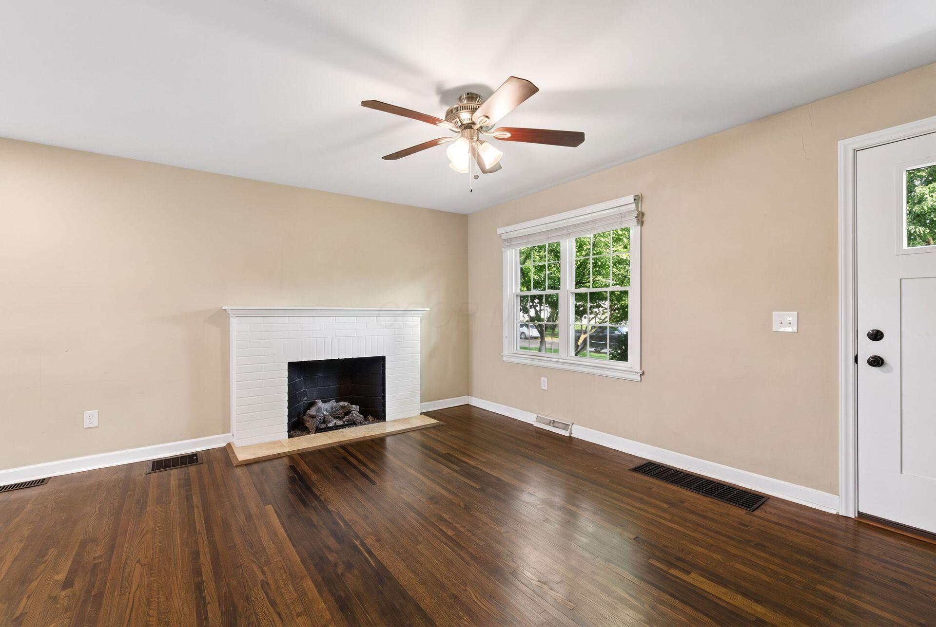 557 E Royal Forest Boulevard Property Photo 2