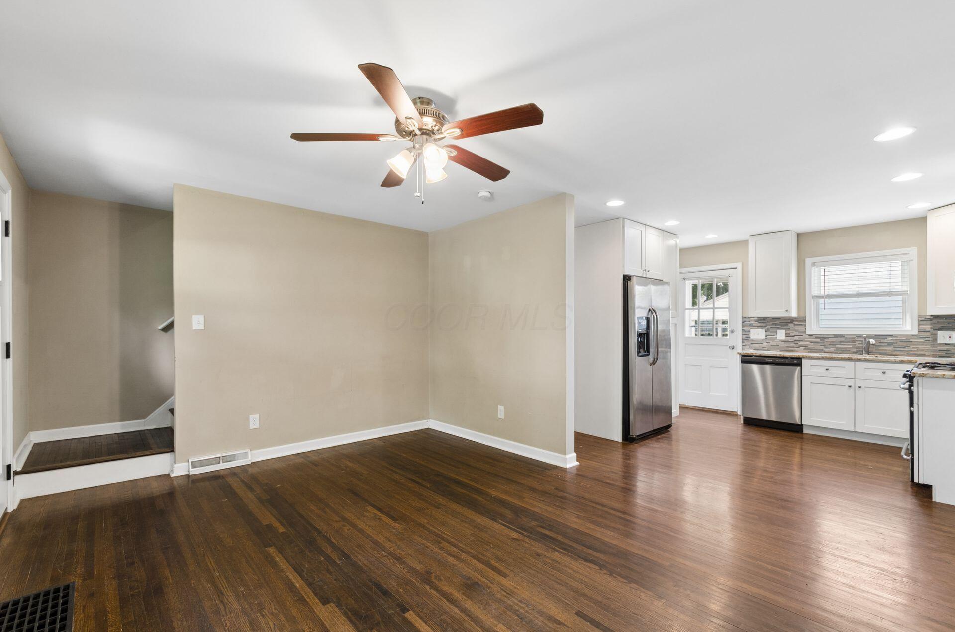 557 E Royal Forest Boulevard Property Photo 4
