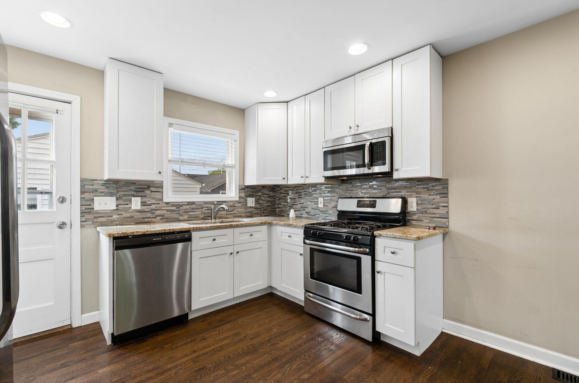 557 E Royal Forest Boulevard Property Photo 6