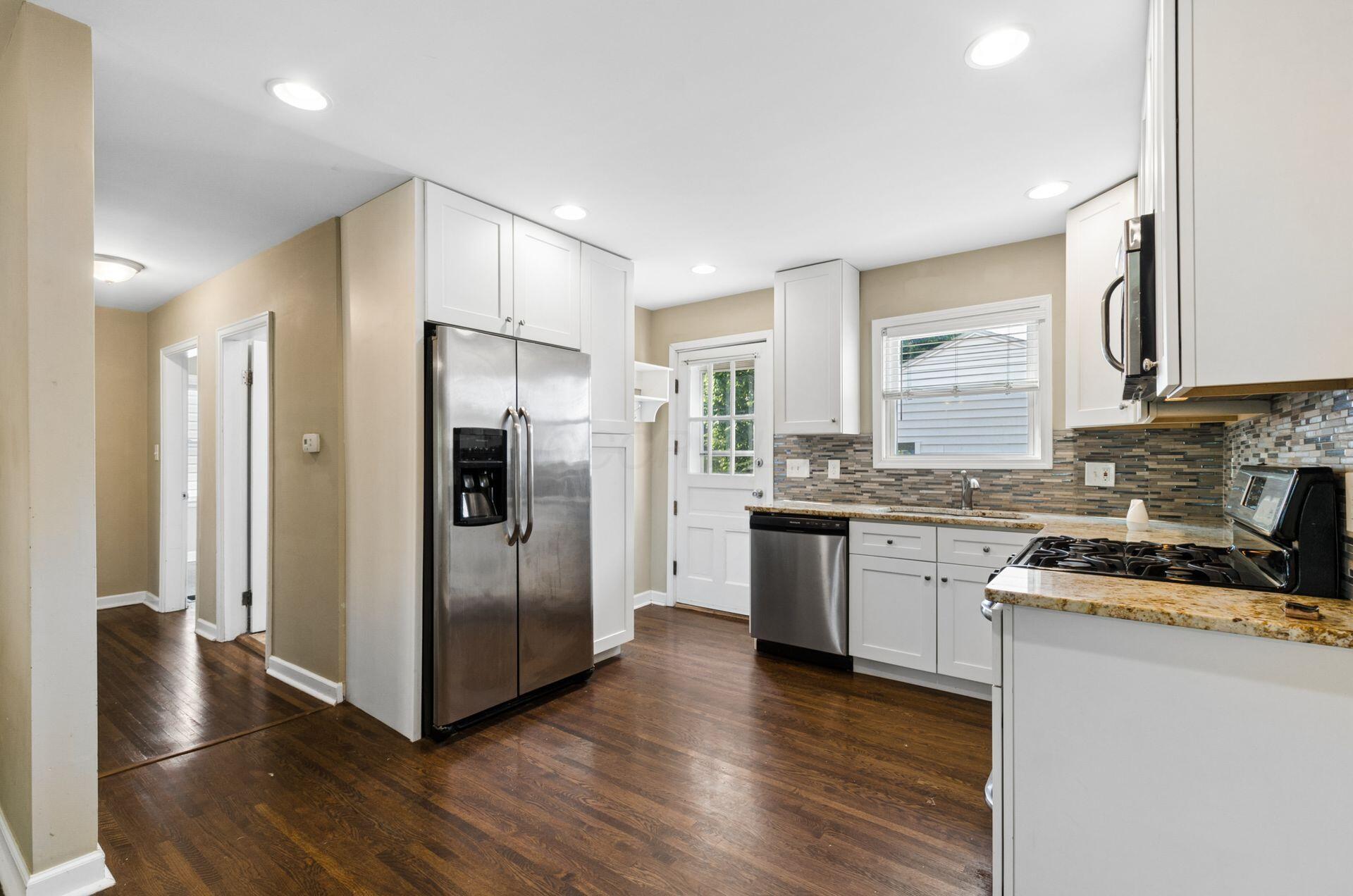 557 E Royal Forest Boulevard Property Photo 7