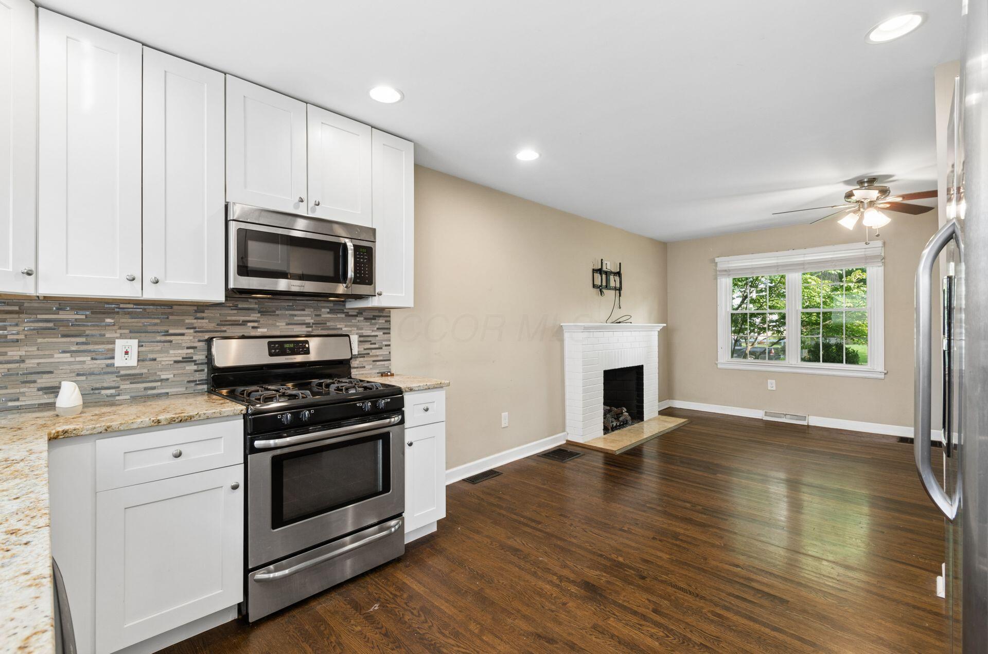 557 E Royal Forest Boulevard Property Photo 9