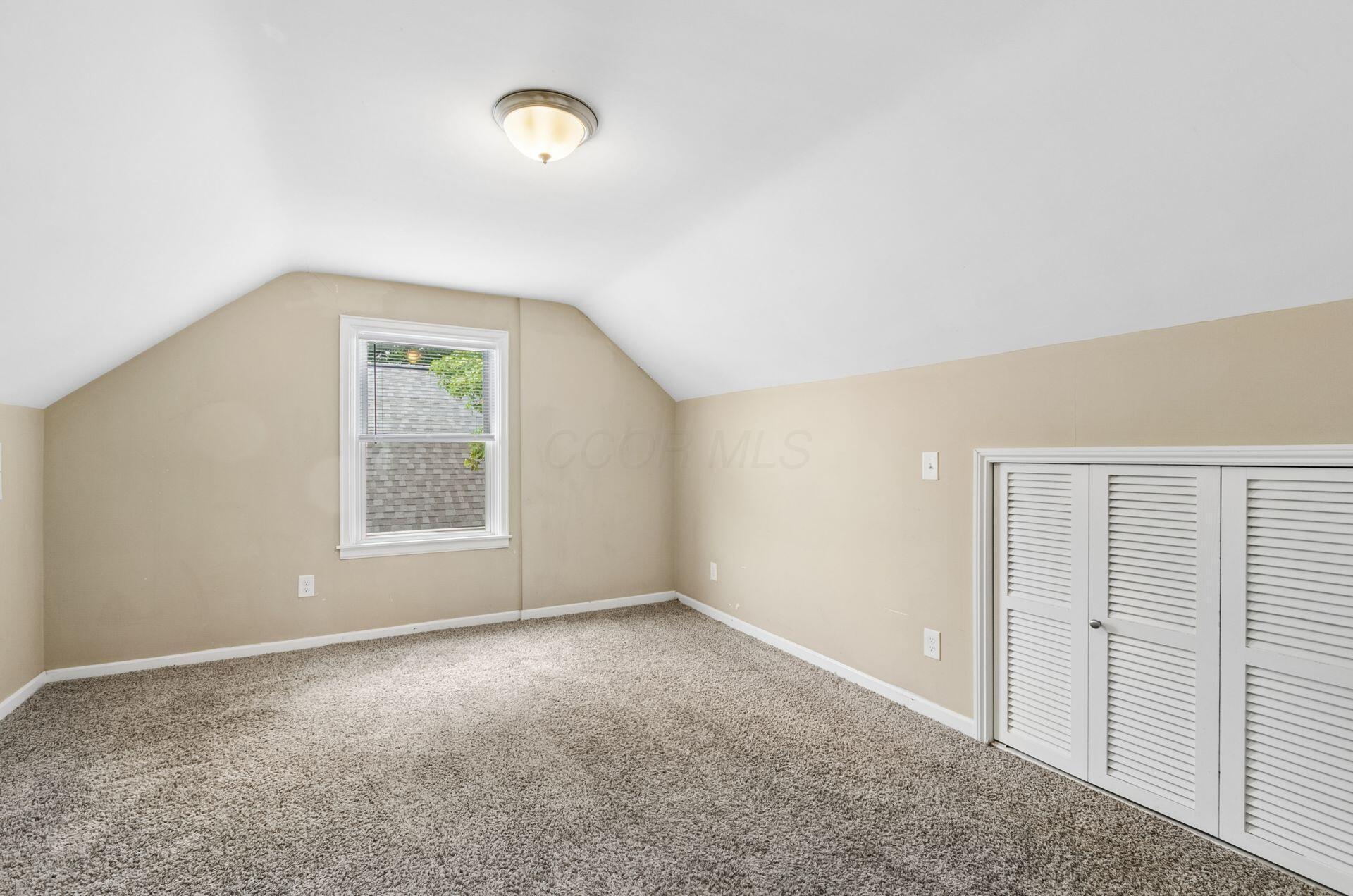 557 E Royal Forest Boulevard Property Photo 11