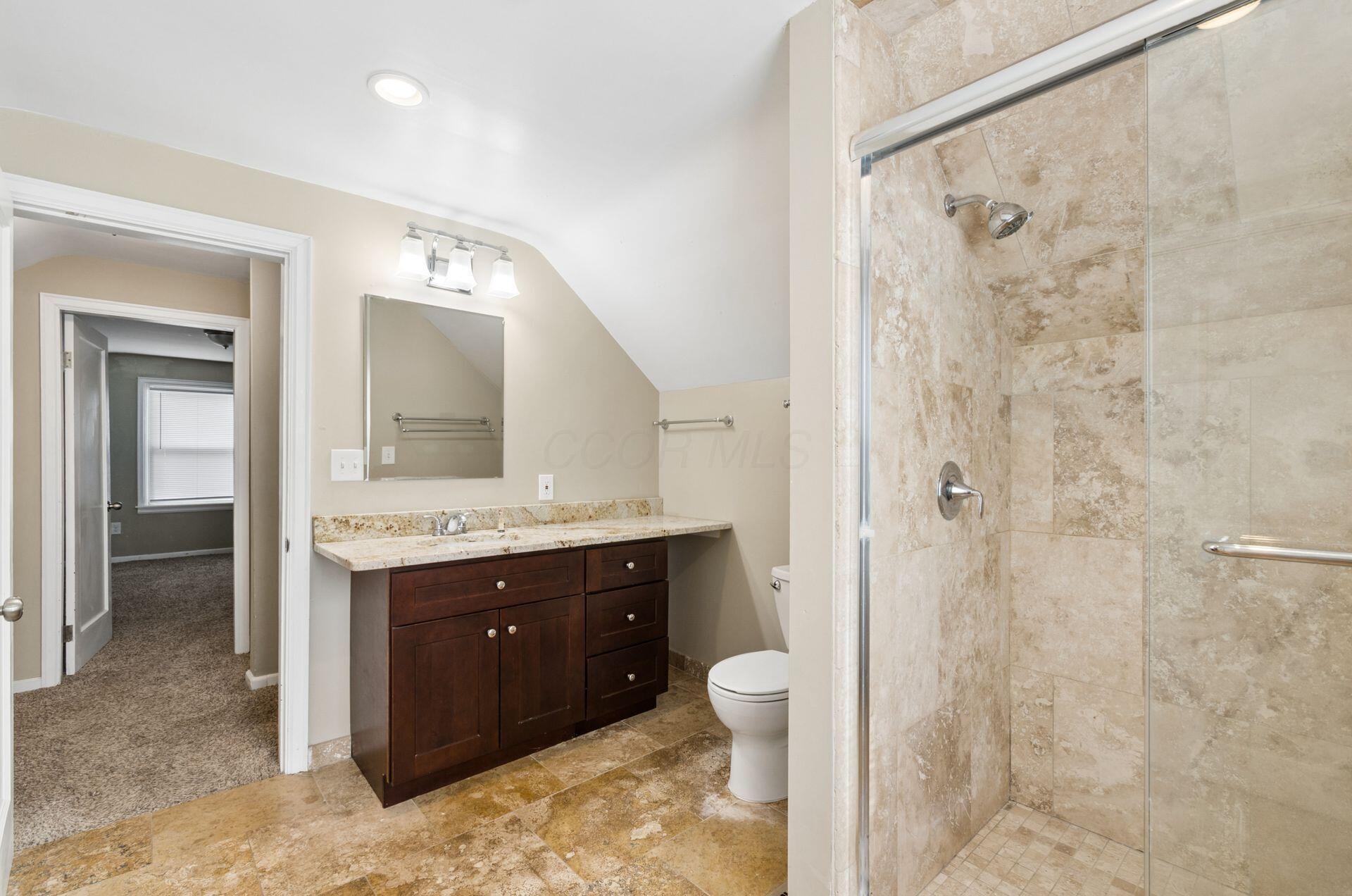 557 E Royal Forest Boulevard Property Photo 15