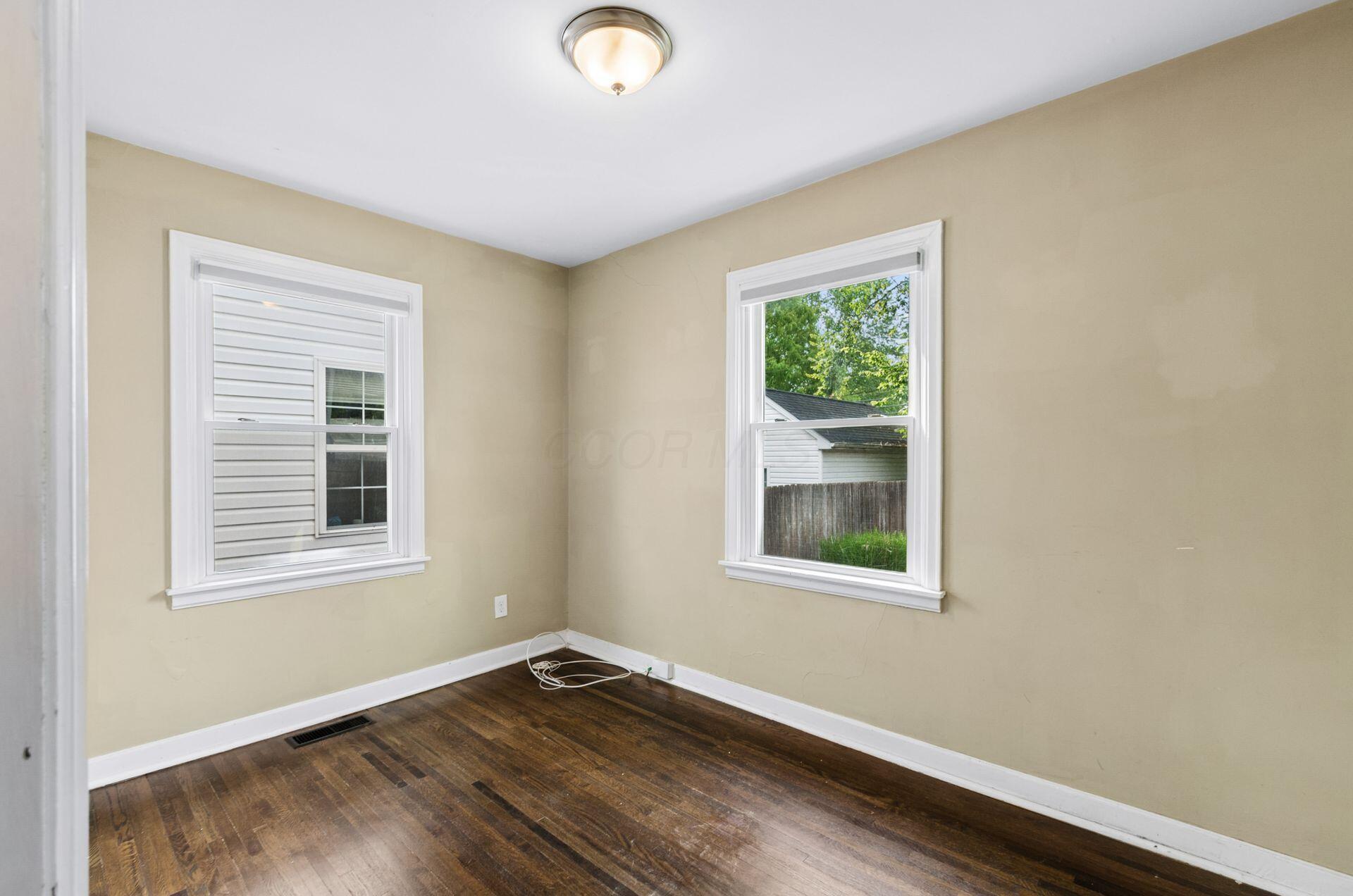 557 E Royal Forest Boulevard Property Photo 17
