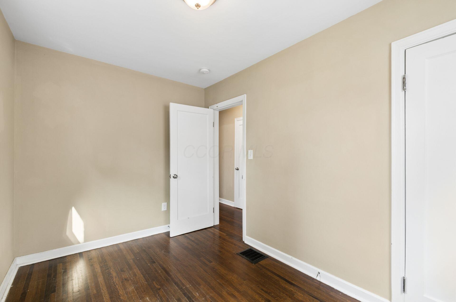 557 E Royal Forest Boulevard Property Photo 18