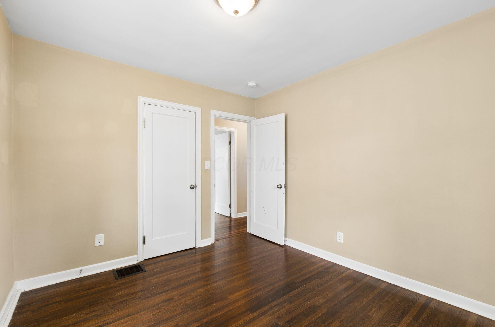 557 E Royal Forest Boulevard Property Photo 21