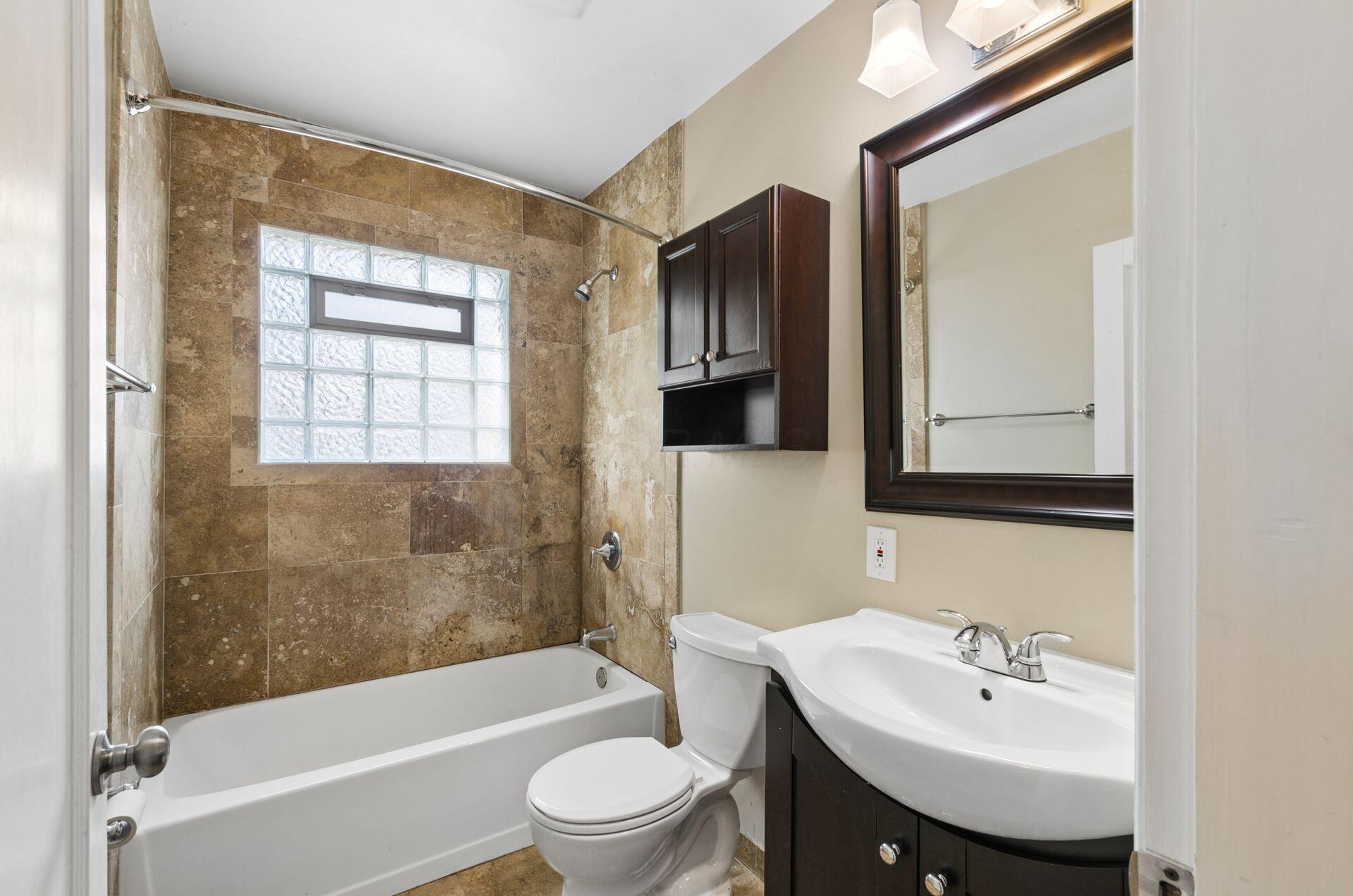 557 E Royal Forest Boulevard Property Photo 22