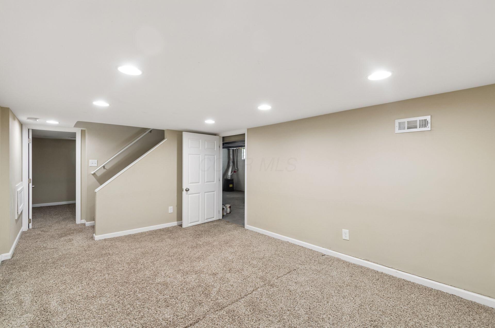 557 E Royal Forest Boulevard Property Photo 26