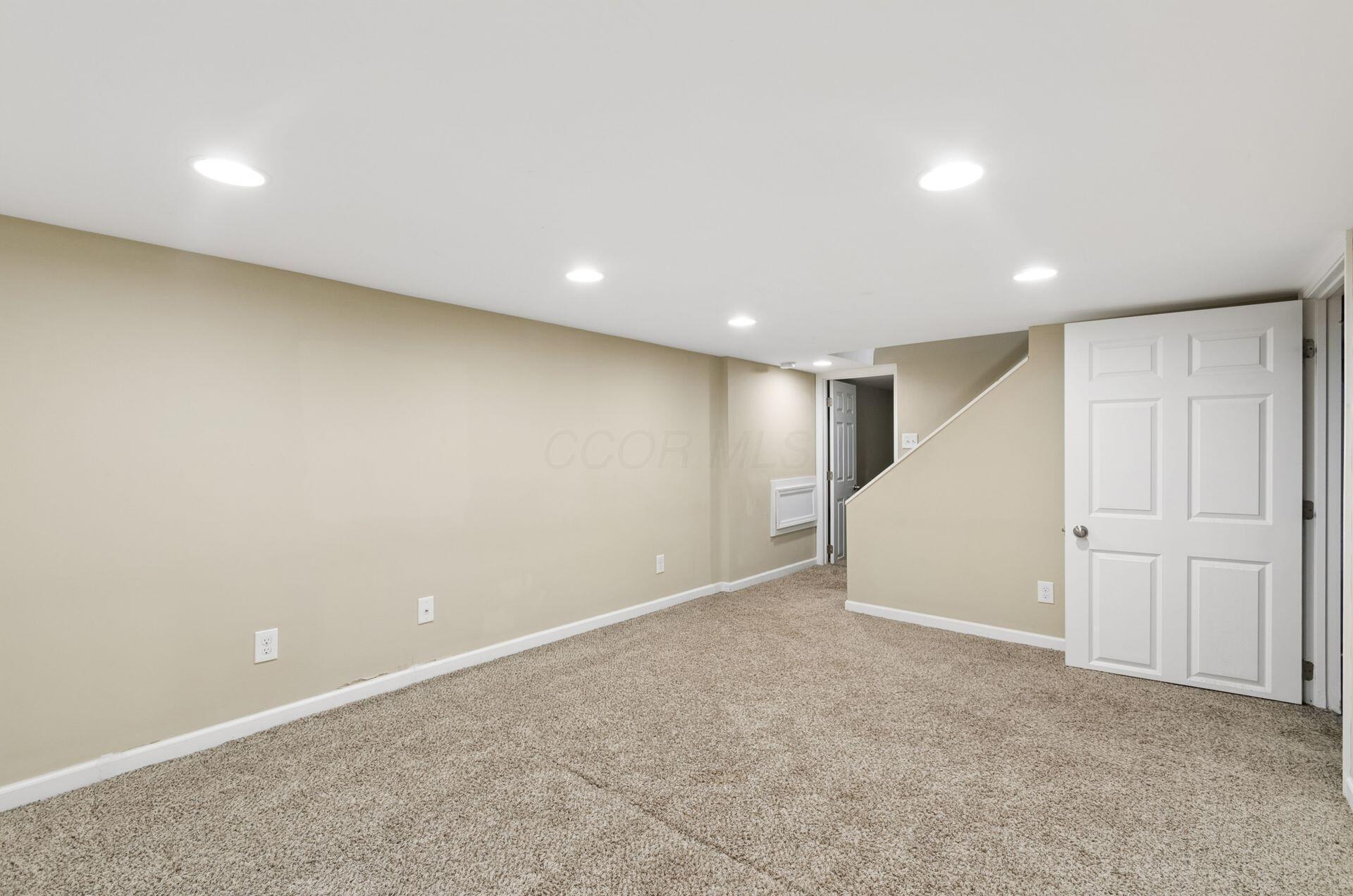 557 E Royal Forest Boulevard Property Photo 27