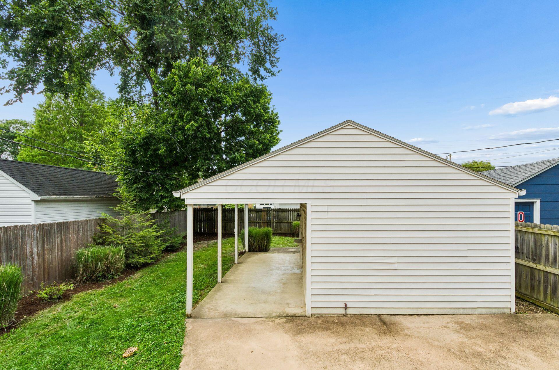 557 E Royal Forest Boulevard Property Photo 30