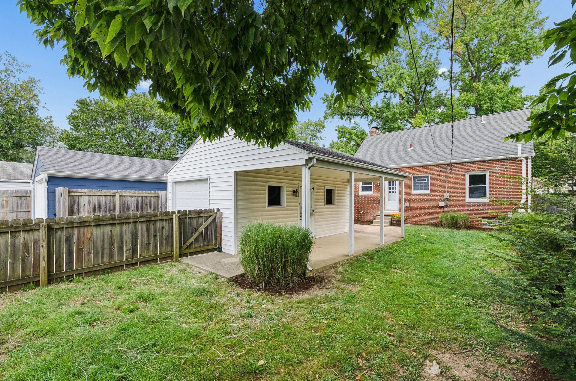 557 E Royal Forest Boulevard Property Photo 37