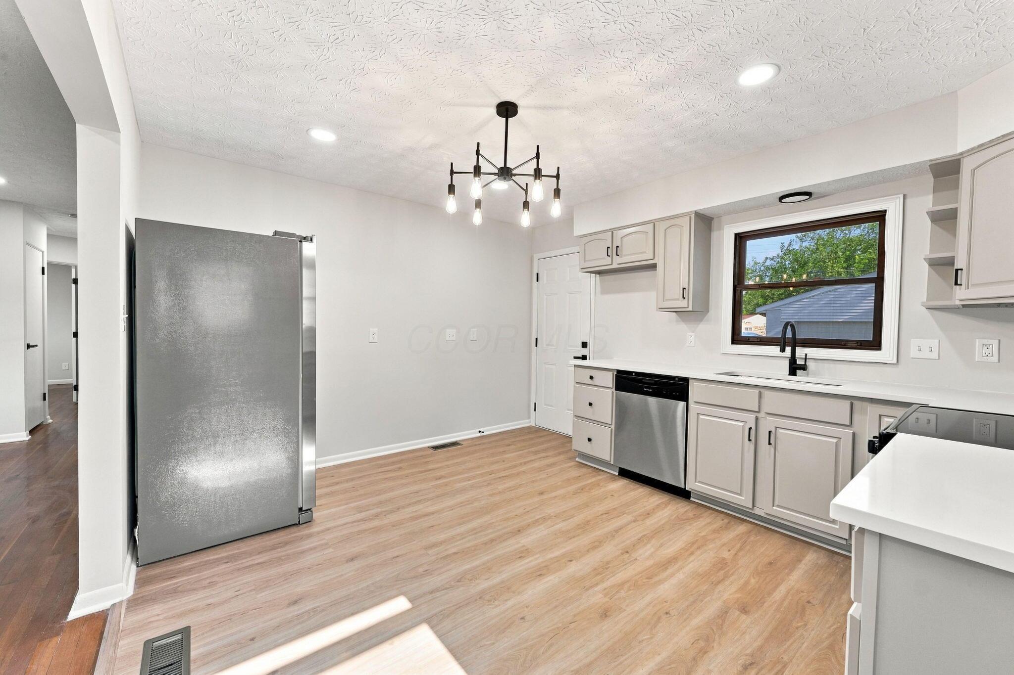 1554 Argus Road Property Photo 11