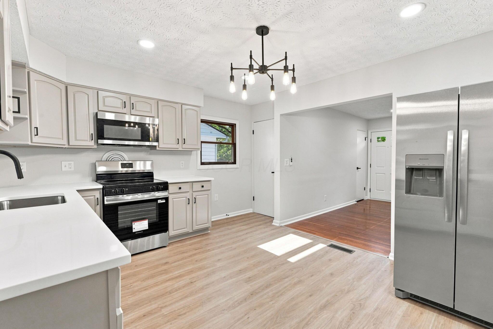 1554 Argus Road Property Photo 13
