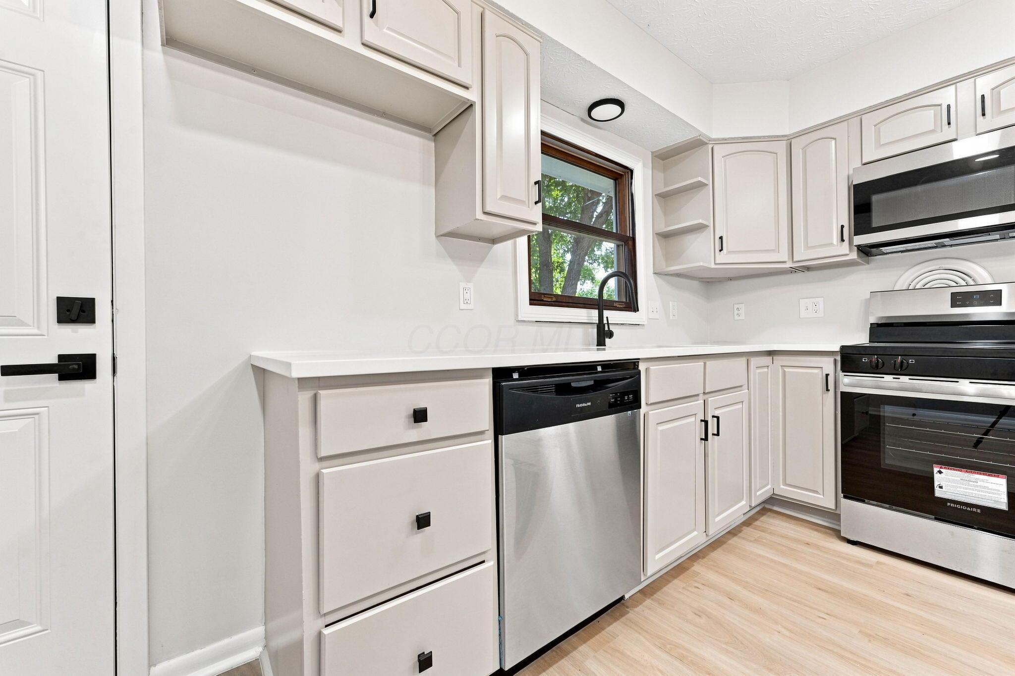 1554 Argus Road Property Photo 14