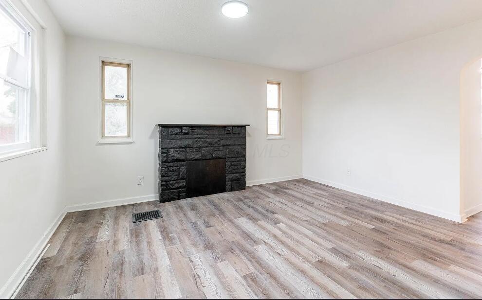 2243 Safford Avenue Property Photo 4
