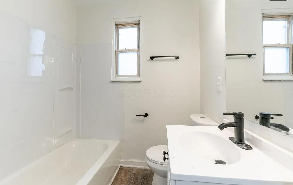 2243 Safford Avenue Property Photo 8