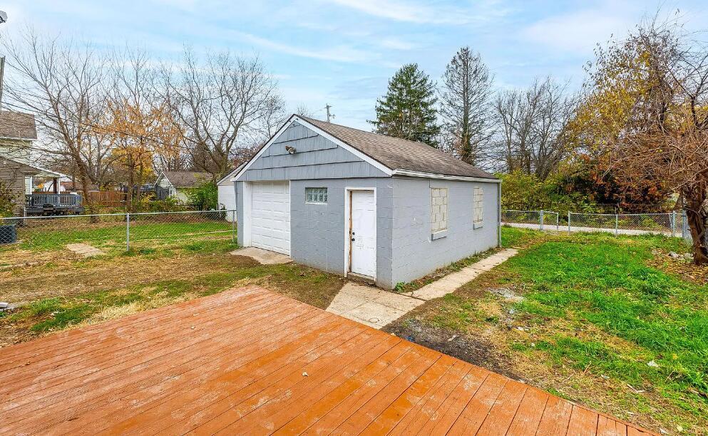 2243 Safford Avenue Property Photo 16