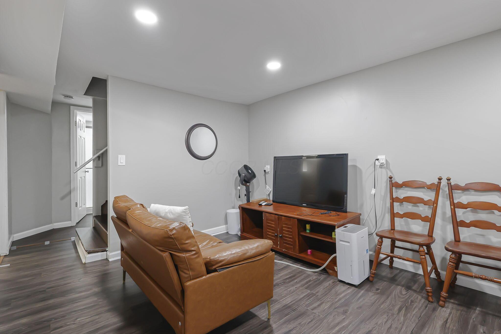 569 Binns Boulevard Property Photo 31