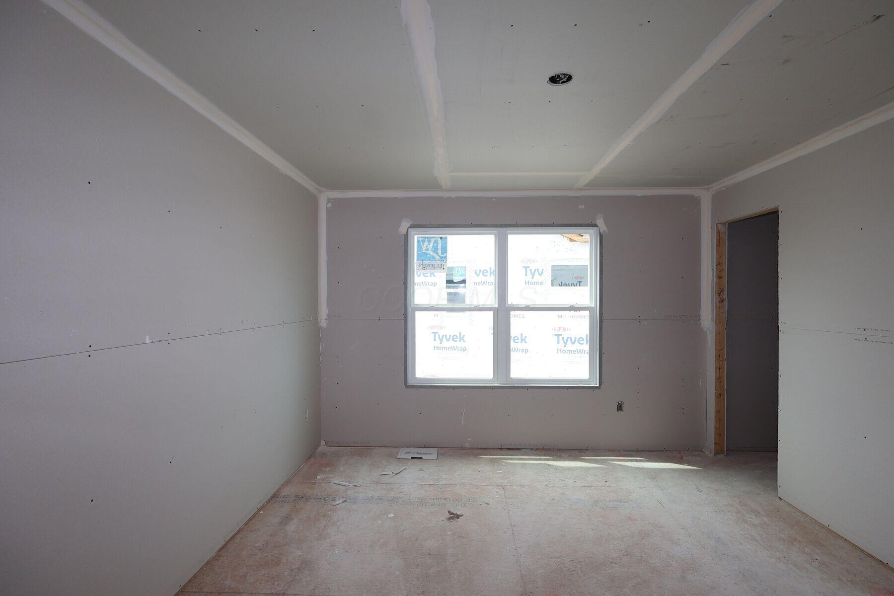 5908 Creekview Drive Property Photo 3