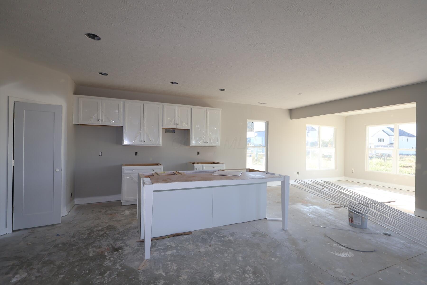 5908 Creekview Drive Property Photo 4