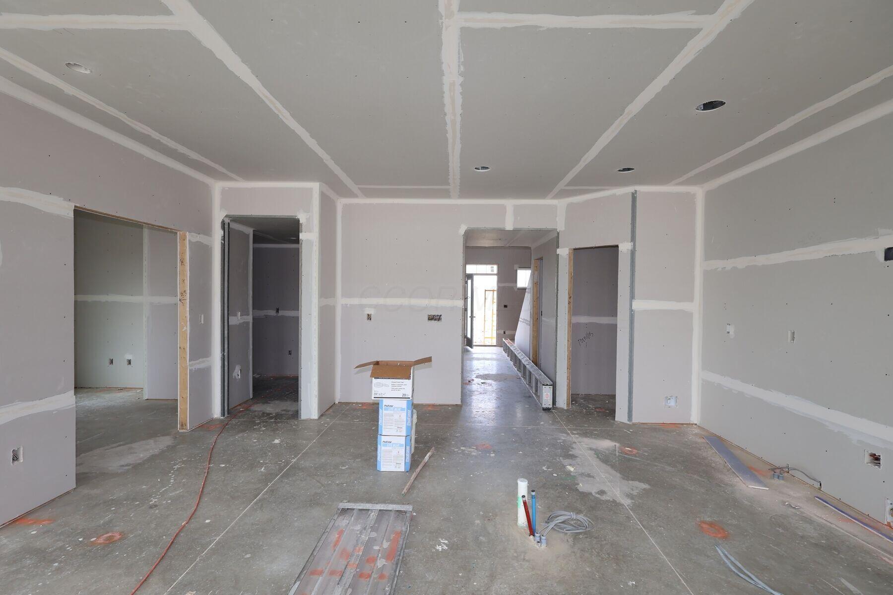 5908 Creekview Drive Property Photo 5