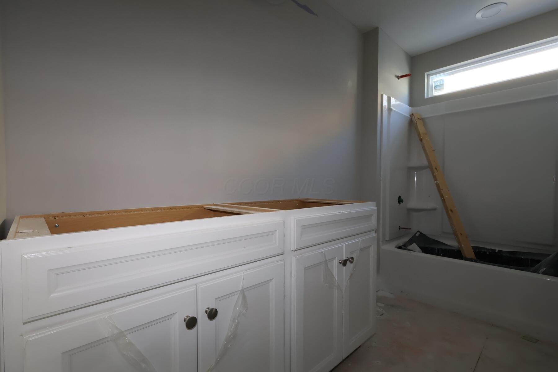 5908 Creekview Drive Property Photo 5