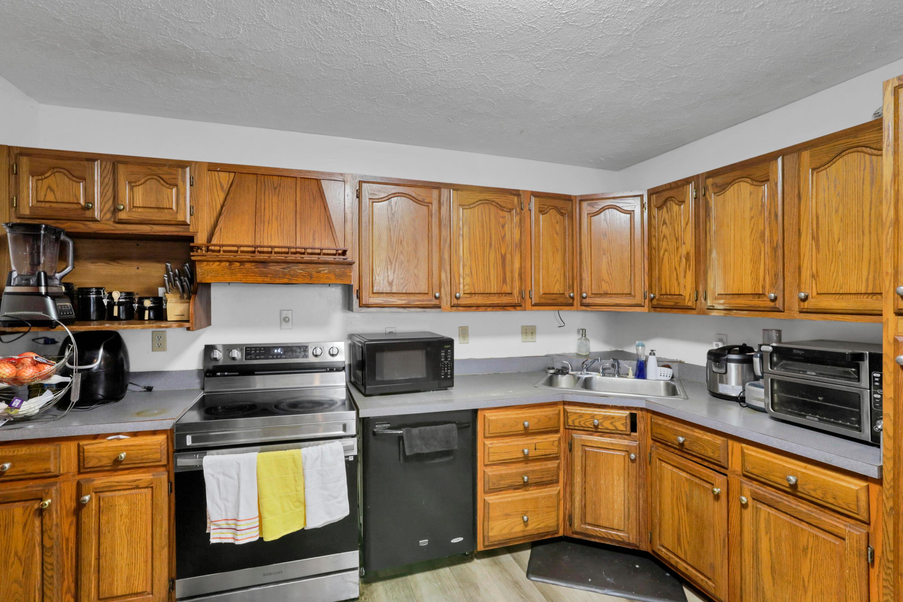 7400 Marlan Avenue Property Photo 12