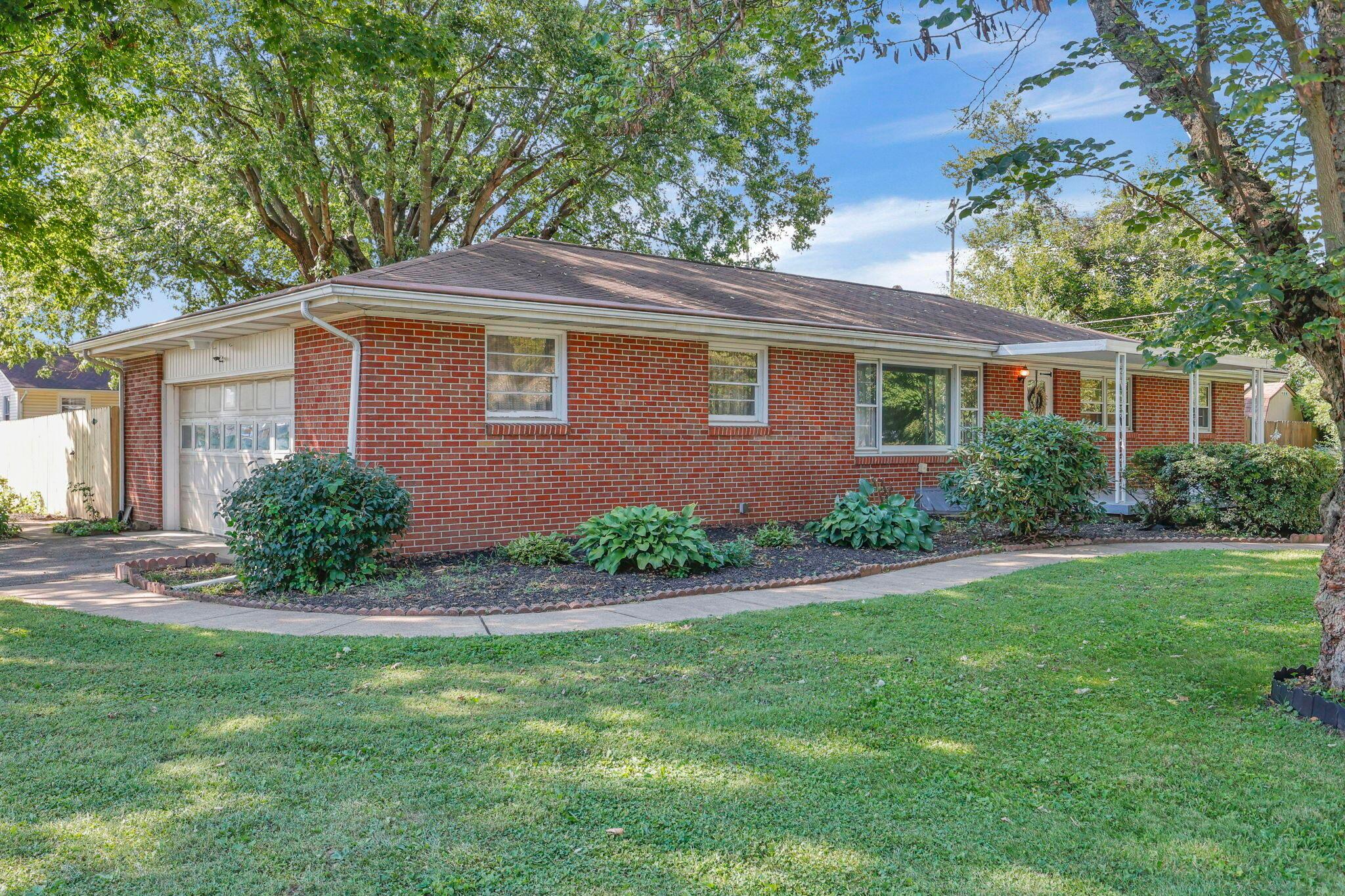 823 Wayne Drive Property Photo 2