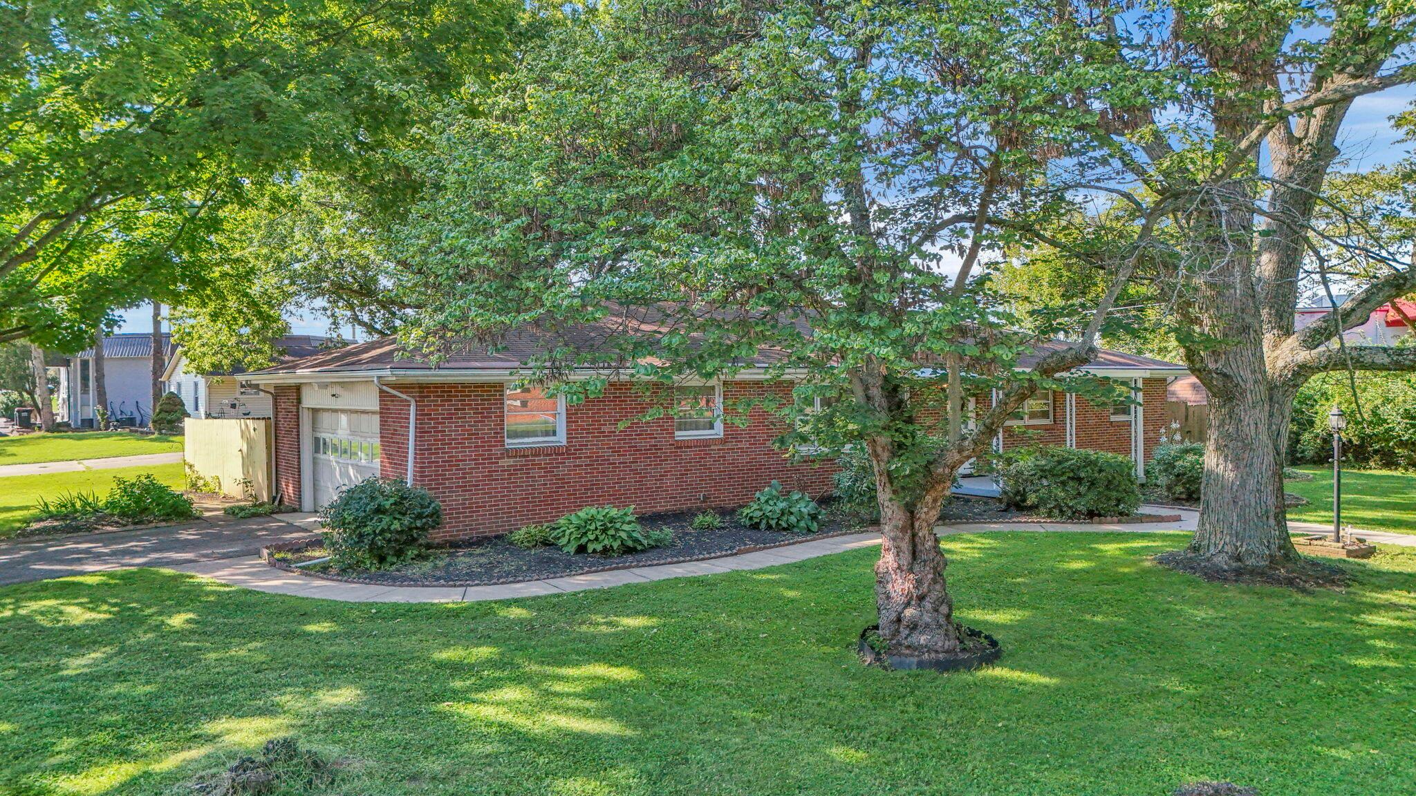 823 Wayne Drive Property Photo 3