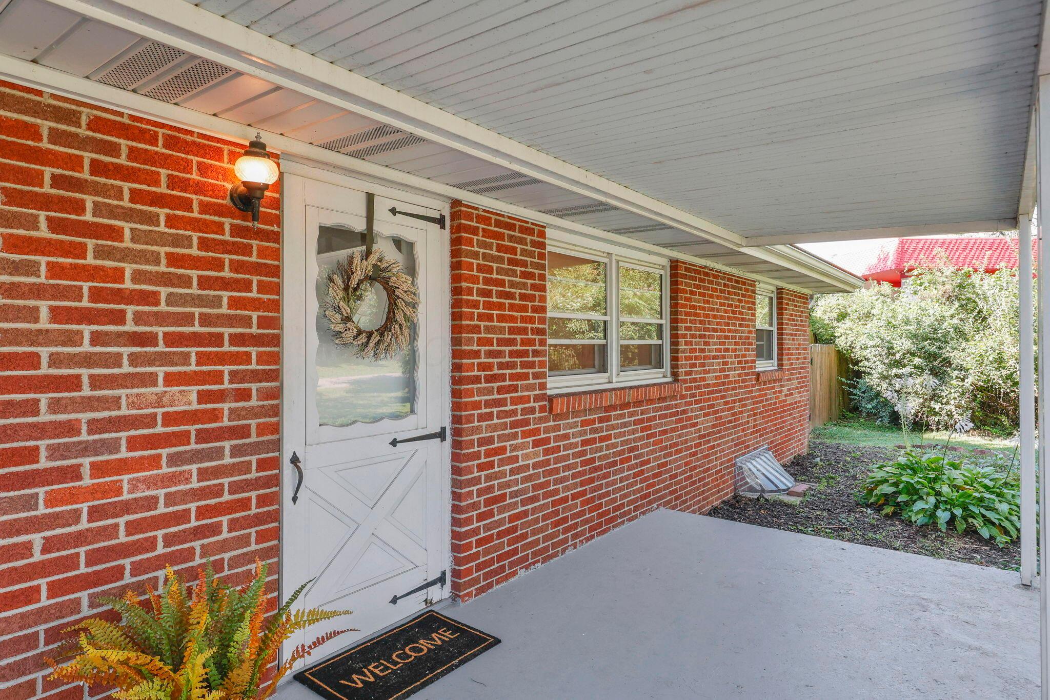 823 Wayne Drive Property Photo 5