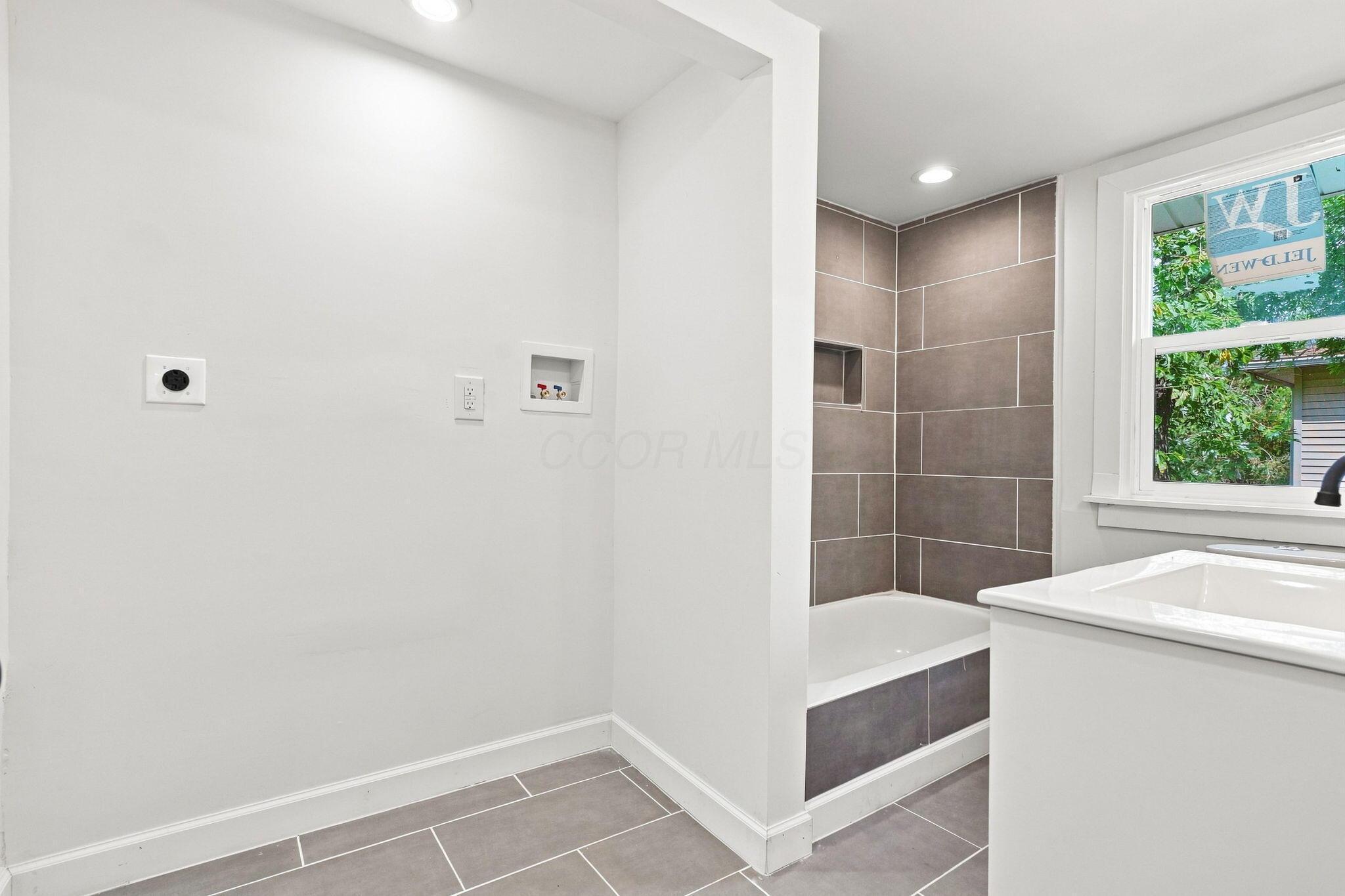 1456 Kenmore Road Property Photo 18