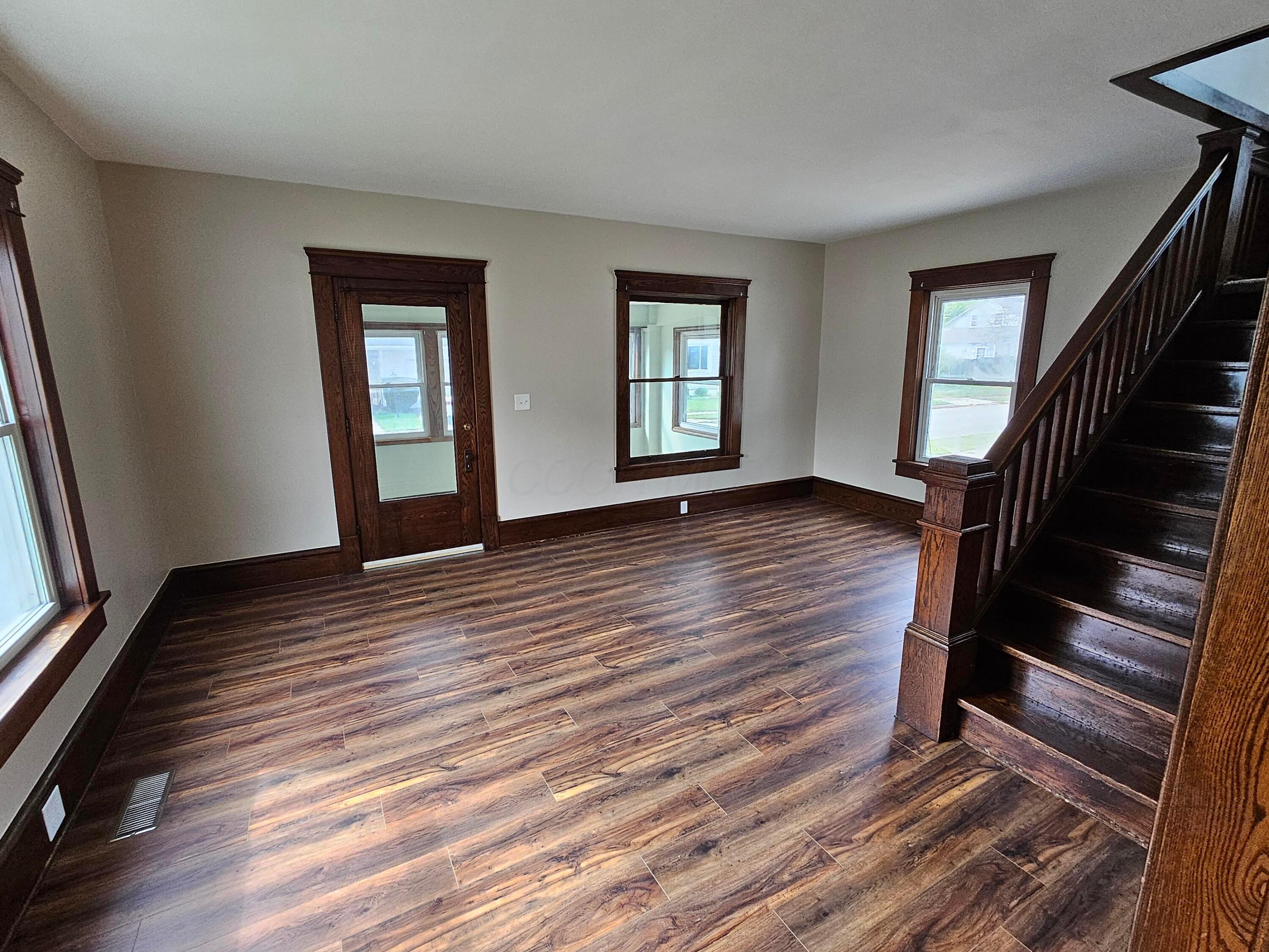 118 E Oakwood Avenue Property Photo 6
