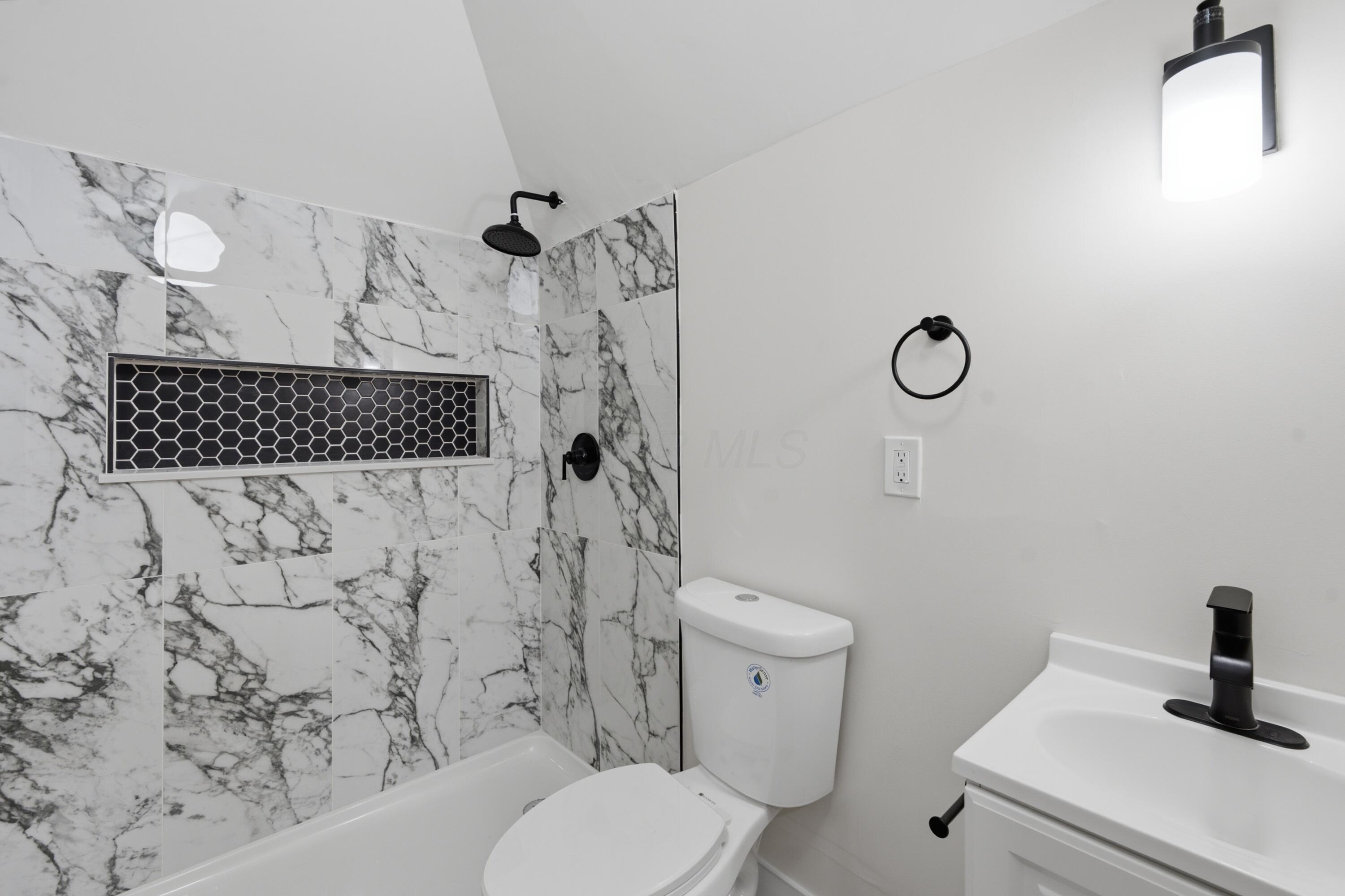 653 W Main Street Property Photo 8