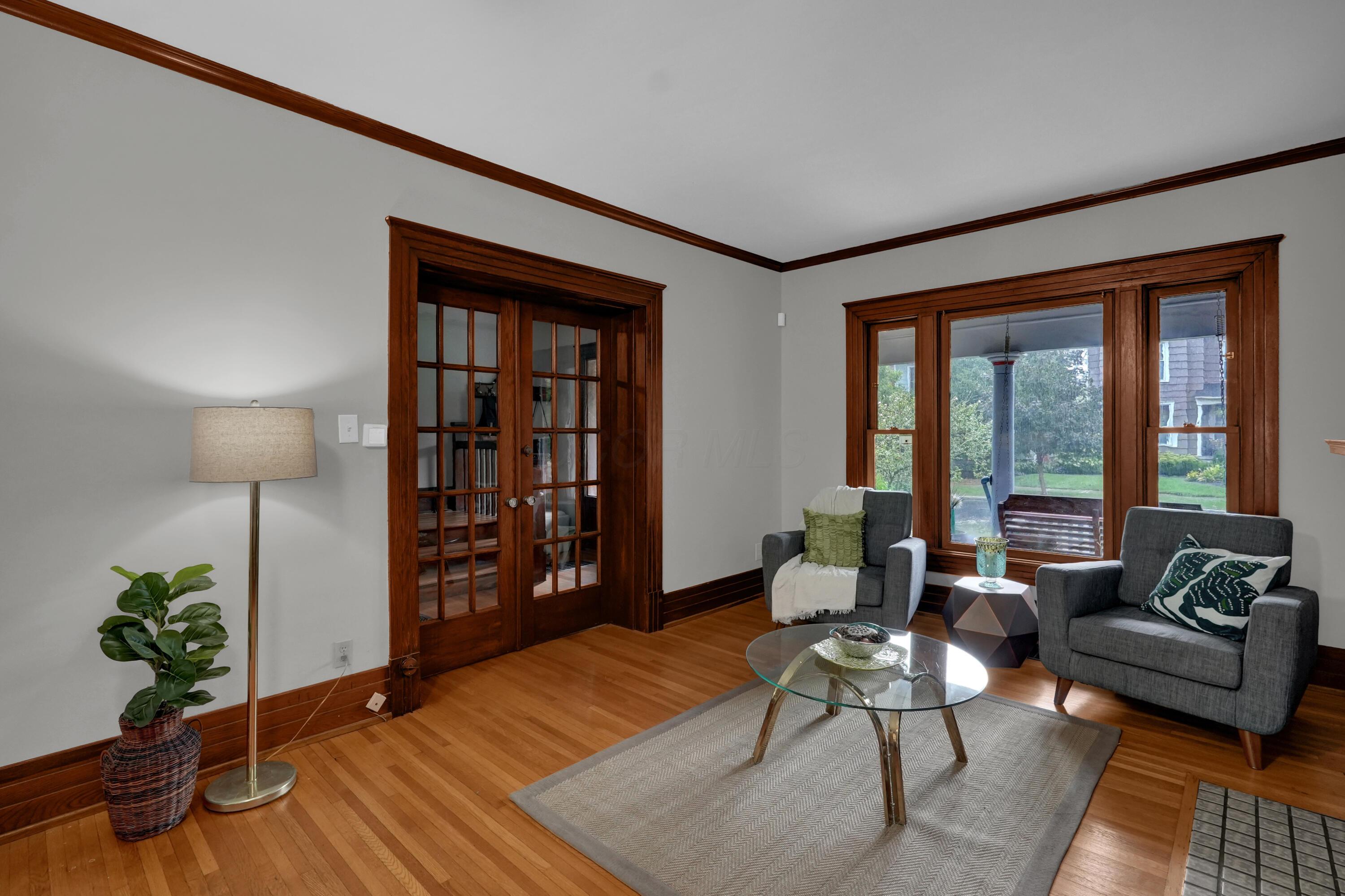 325 W 6th Avenue Property Photo 8