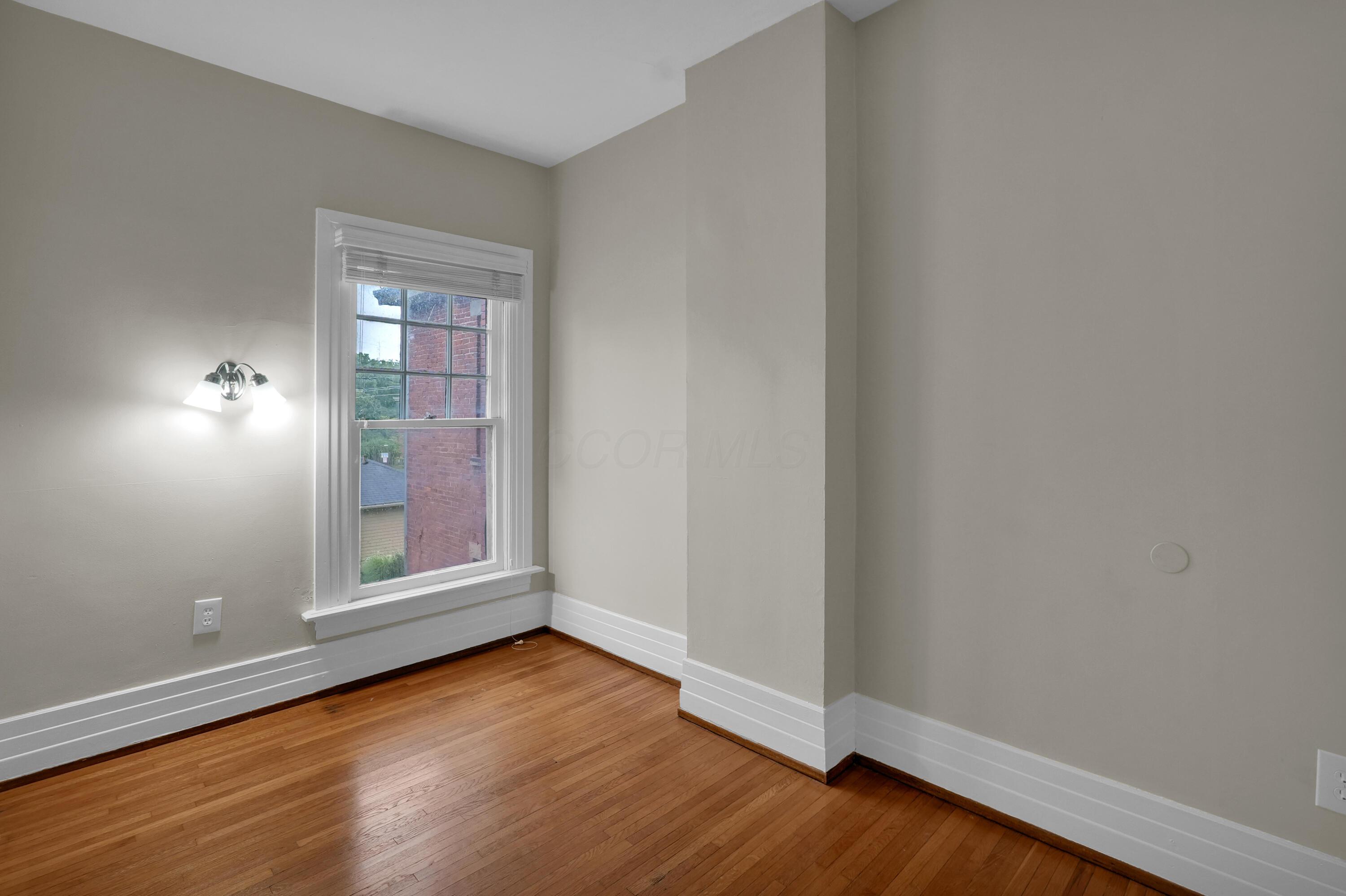 325 W 6th Avenue Property Photo 19