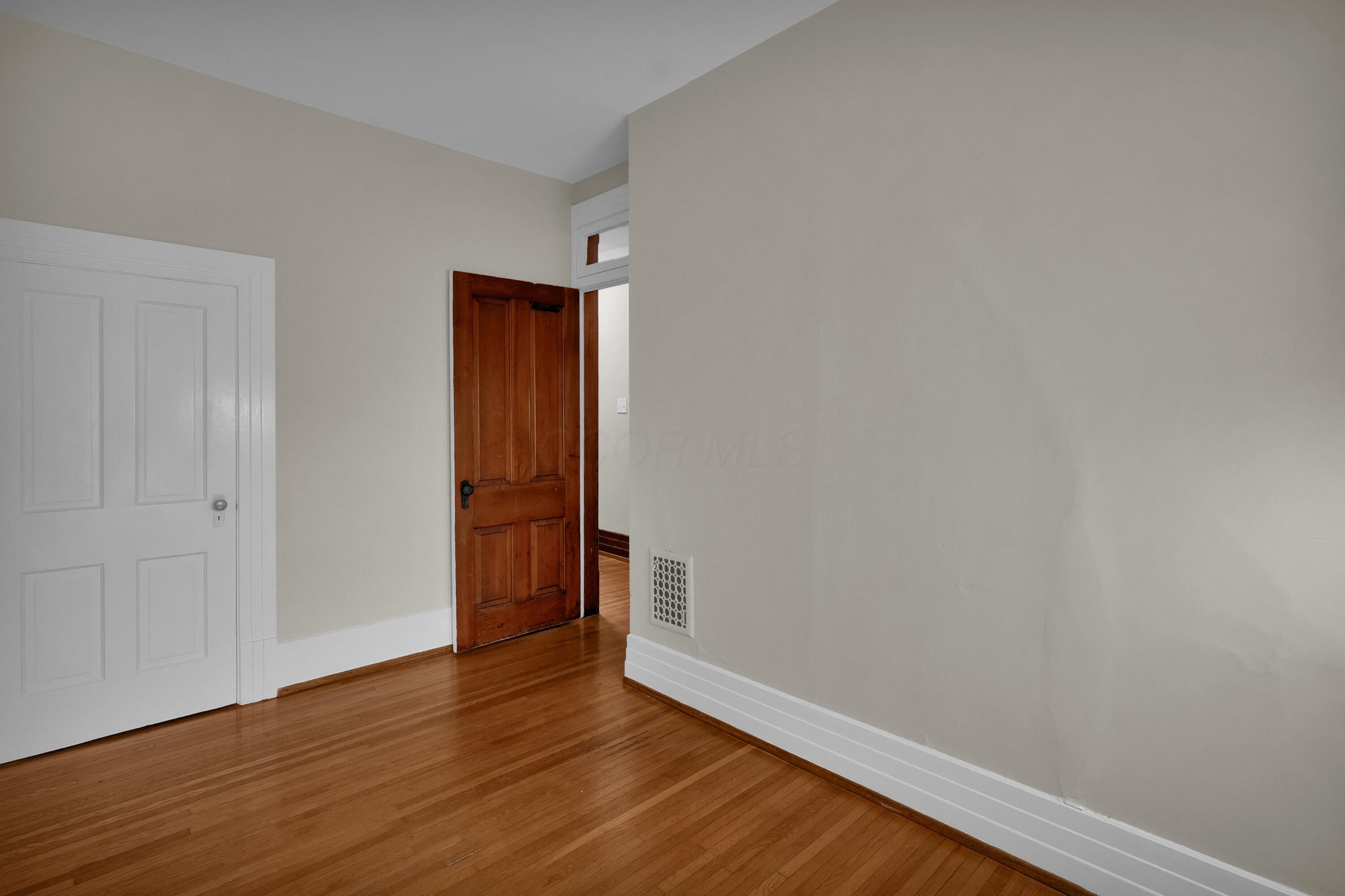 325 W 6th Avenue Property Photo 20
