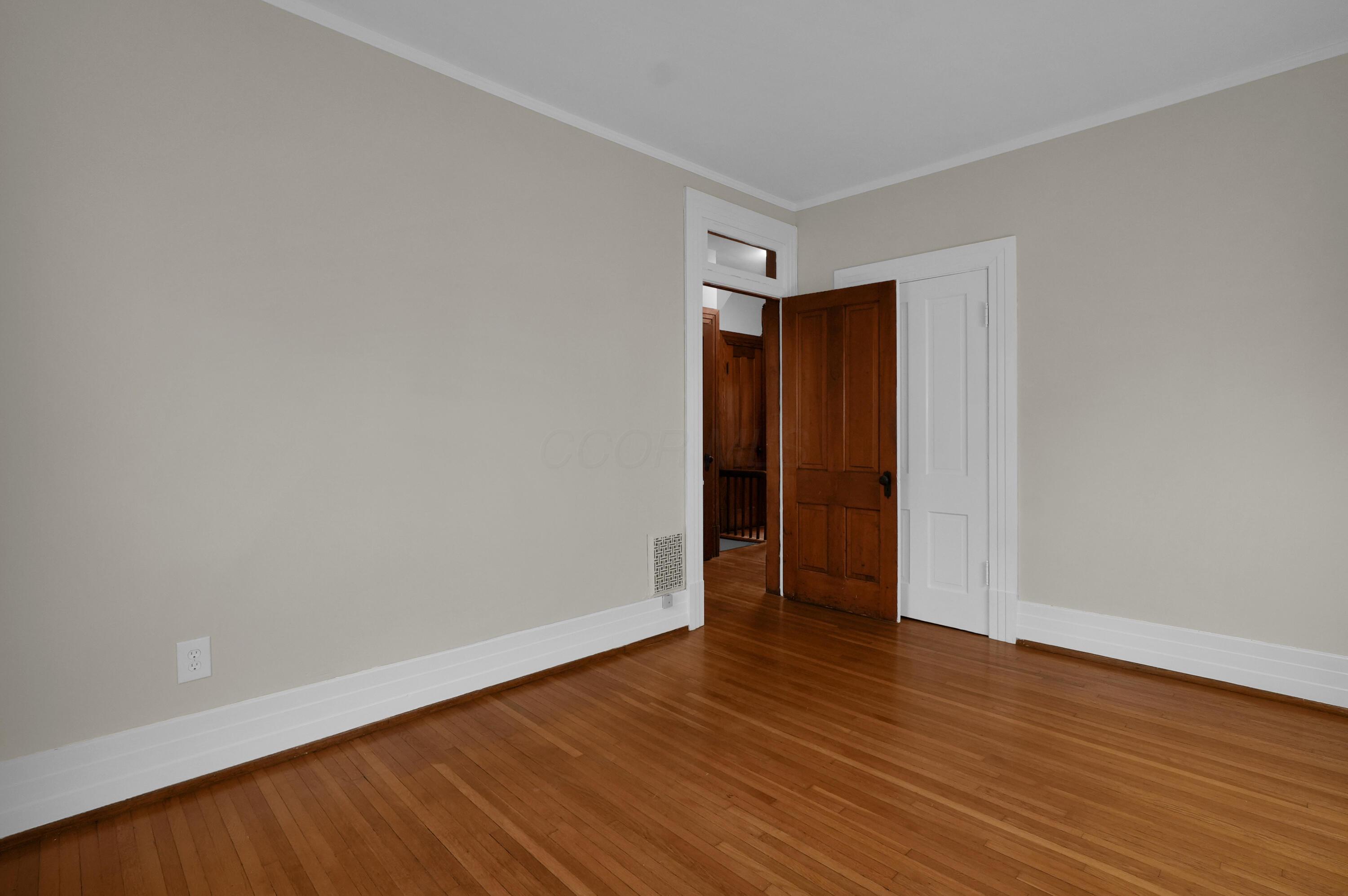 325 W 6th Avenue Property Photo 25