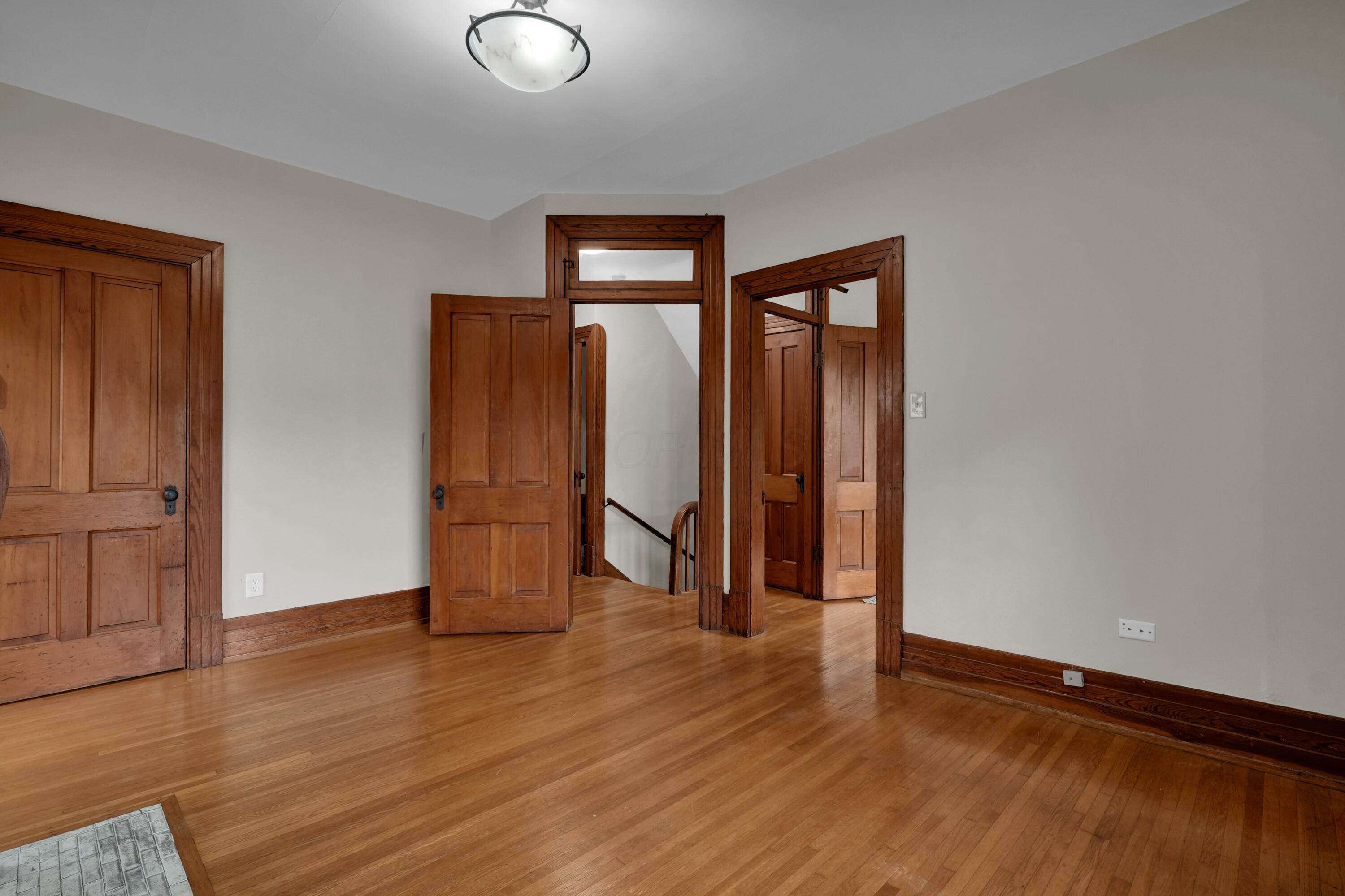 325 W 6th Avenue Property Photo 28