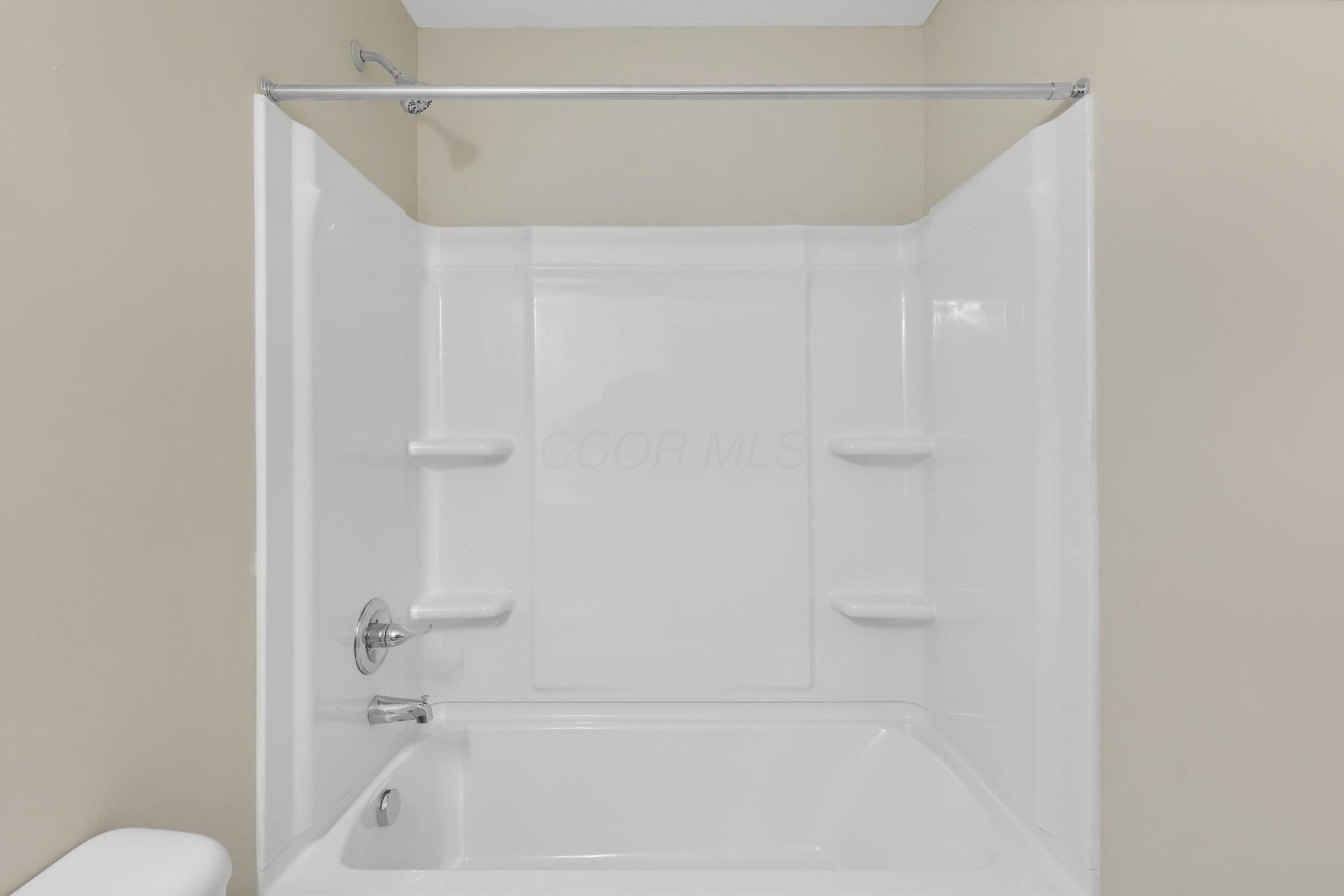 1074 Lockbourne Road Property Photo 23